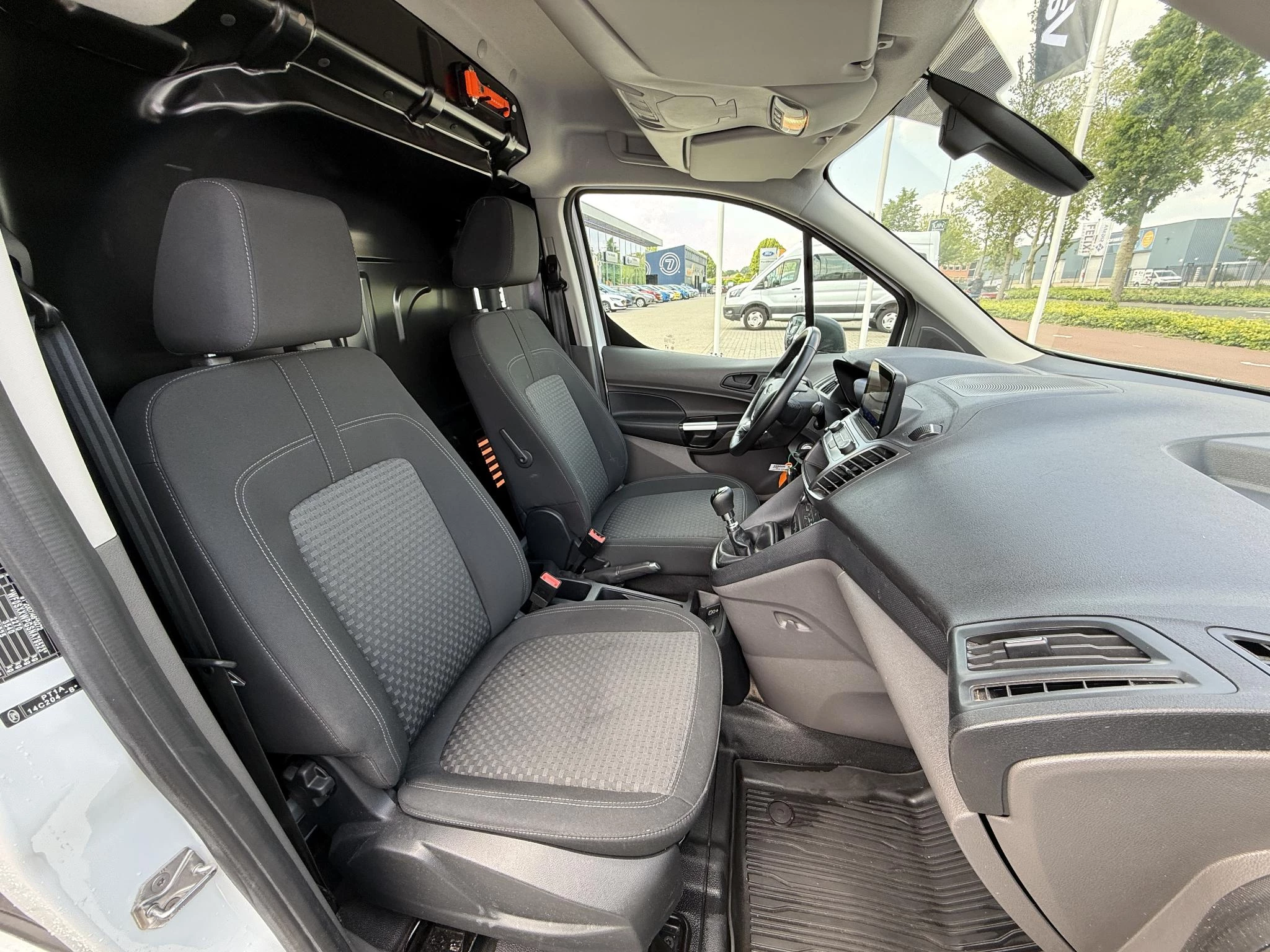 Ford-Transit Connect-image-23