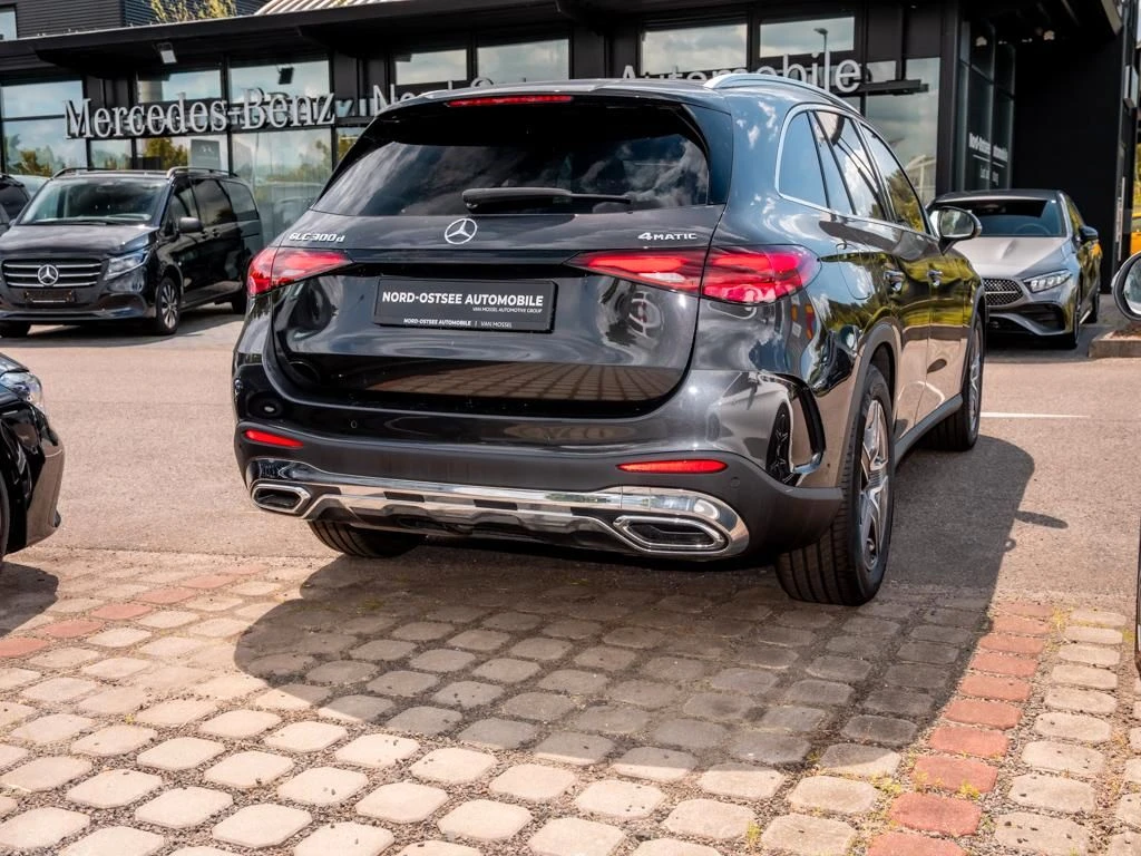 Mercedes-Benz-GLC 300 d-image-5