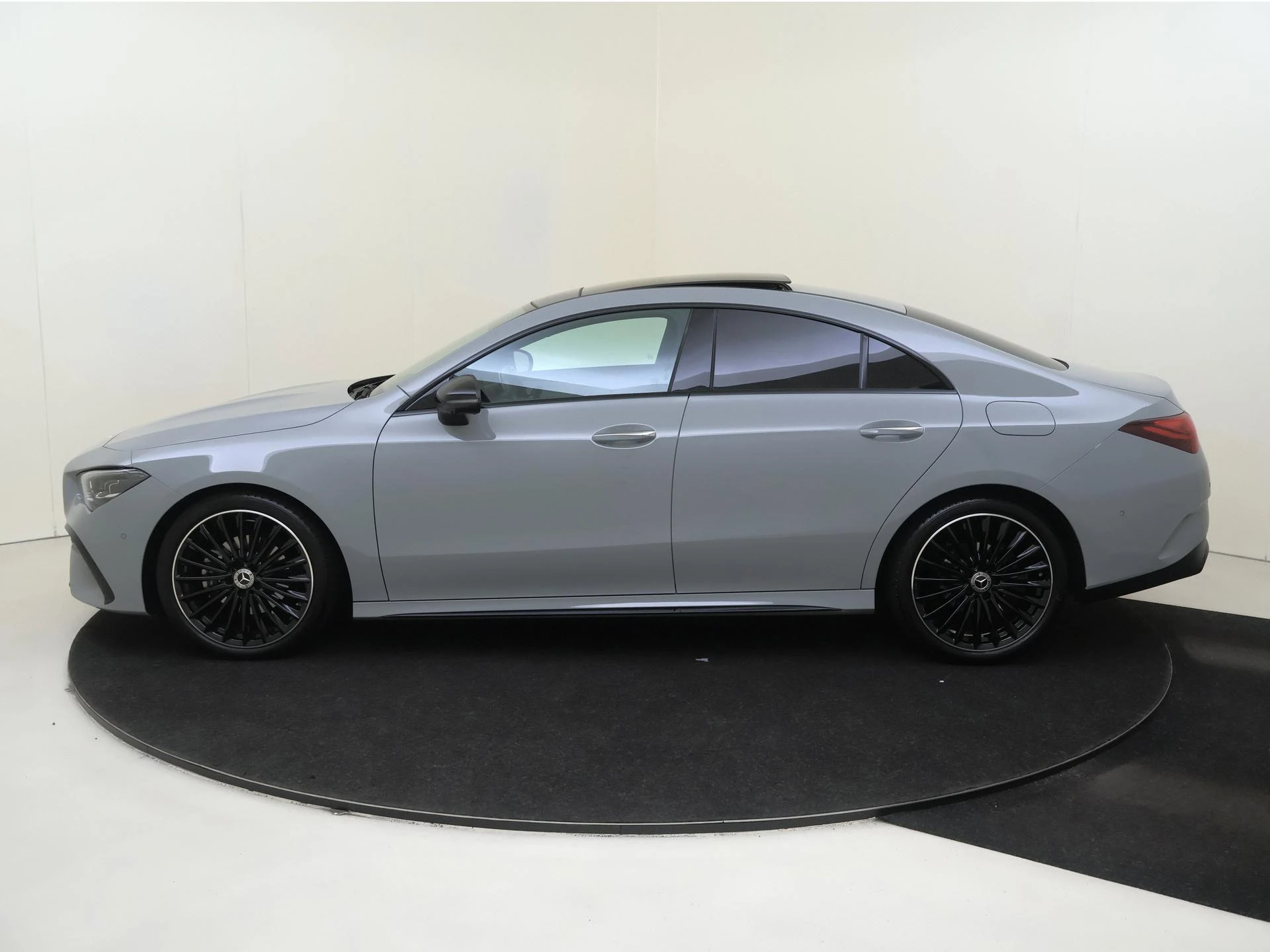 Mercedes-Benz-CLA-image-8