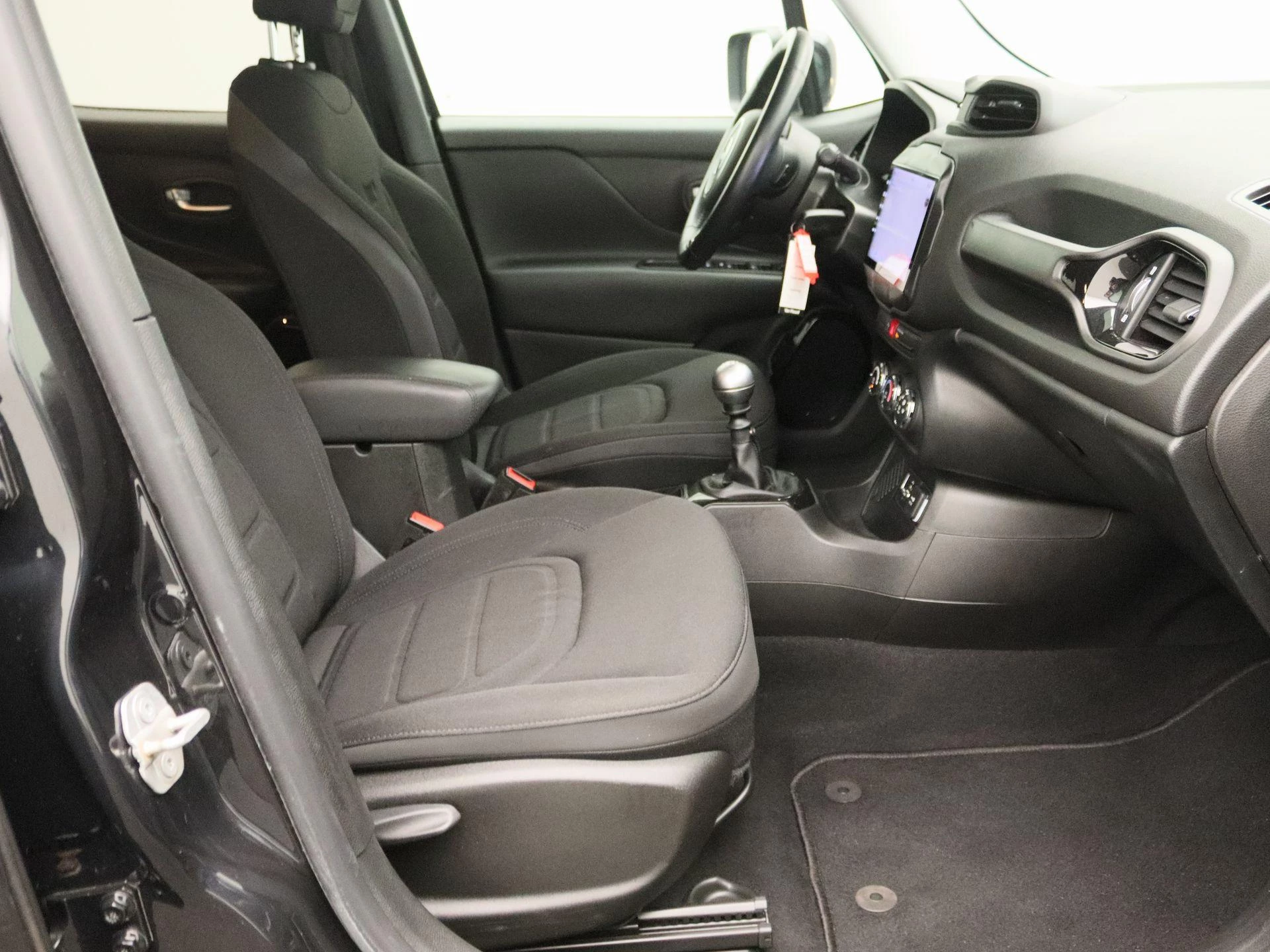 Jeep-Renegade-image-22