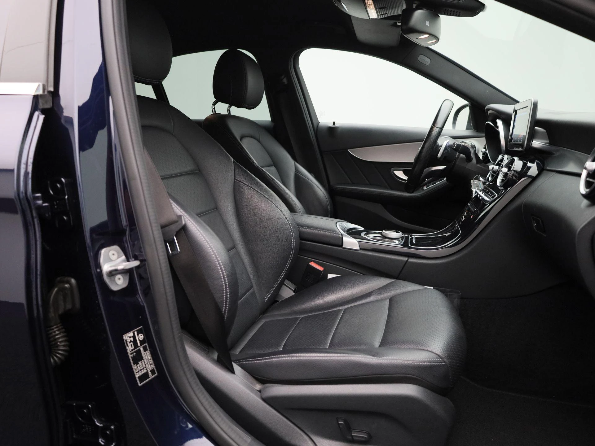 Mercedes-Benz-C-Klasse-image-32