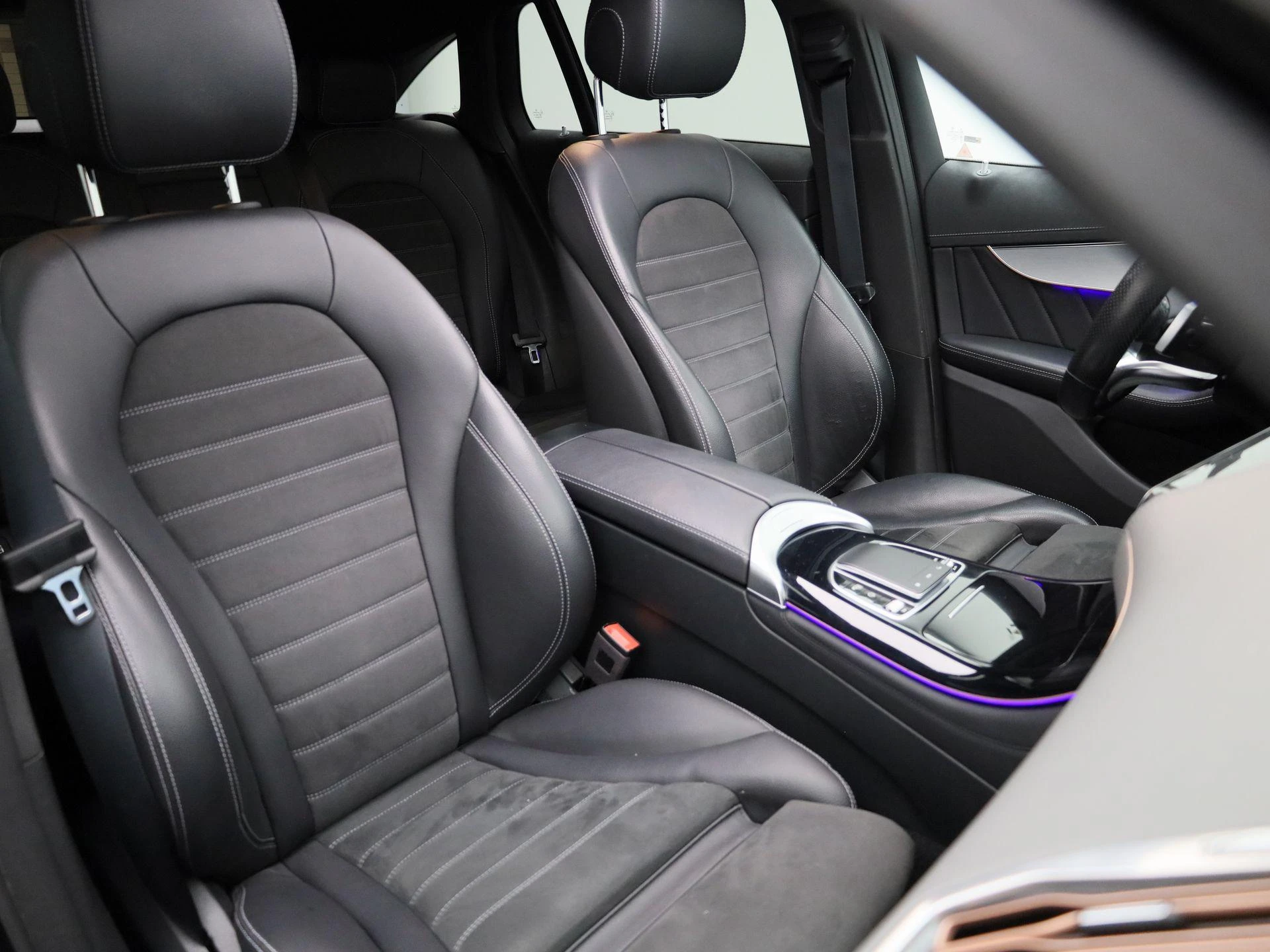 Mercedes-Benz-EQC-image-57