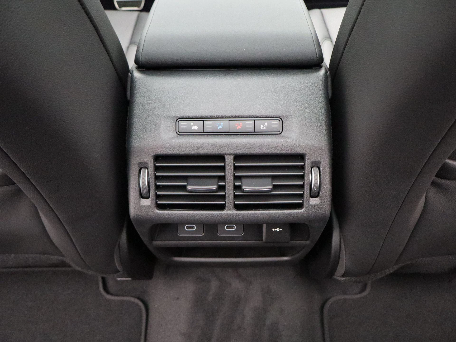 Land Rover-Discovery Sport-image-36