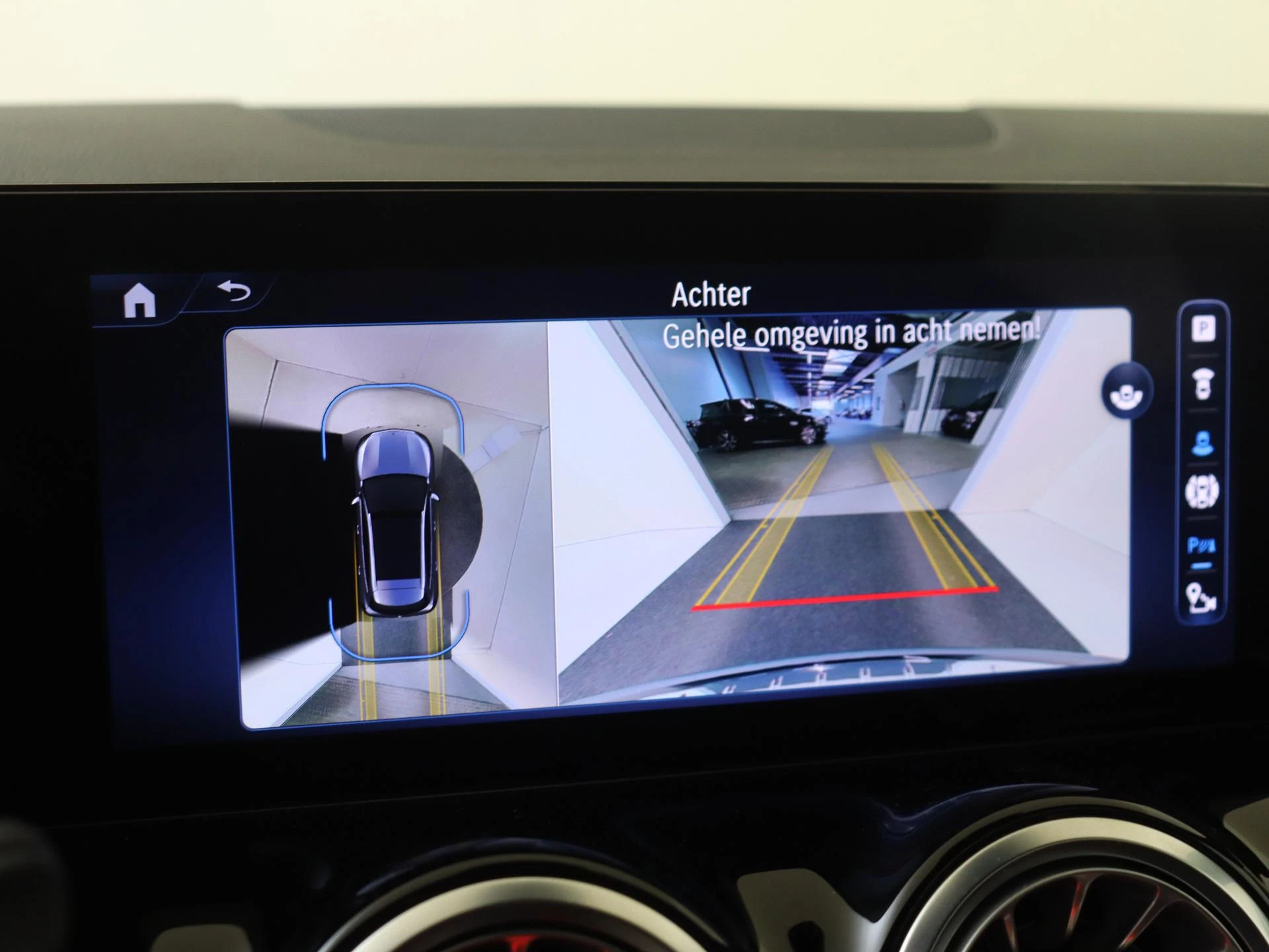 Mercedes-Benz-GLA-image-19