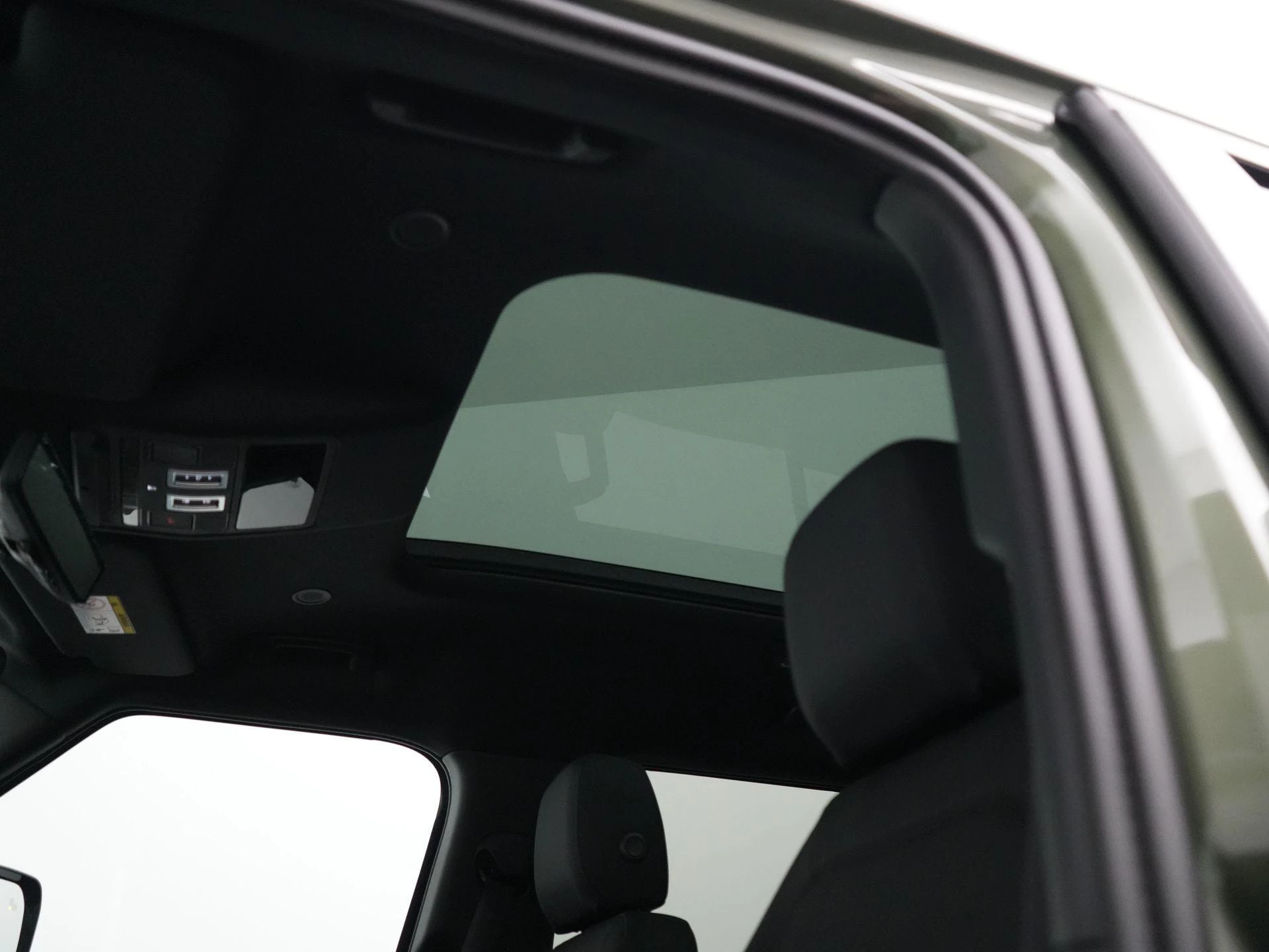 Land Rover-Defender-image-23