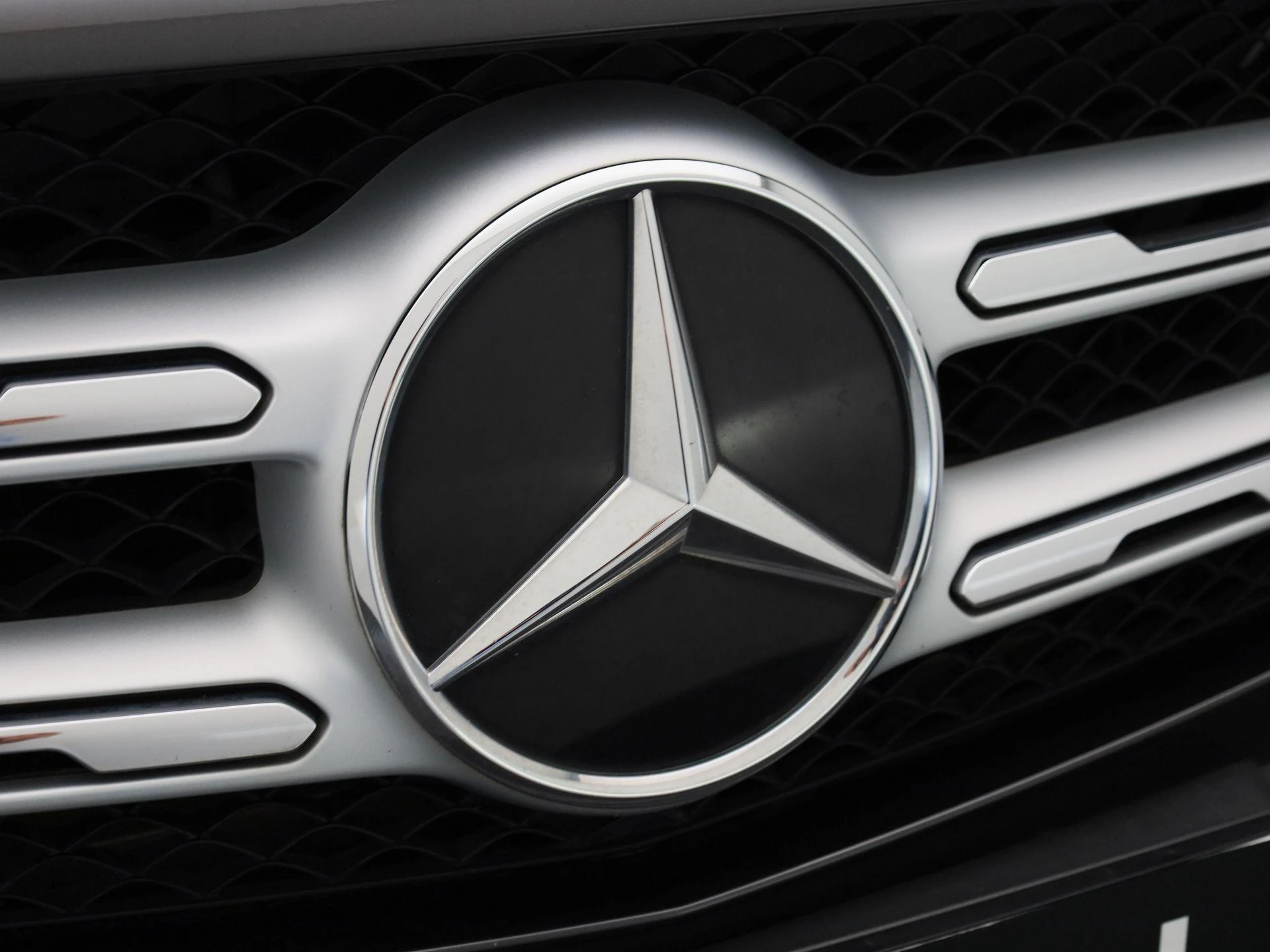 Mercedes-Benz-GLC-image-34
