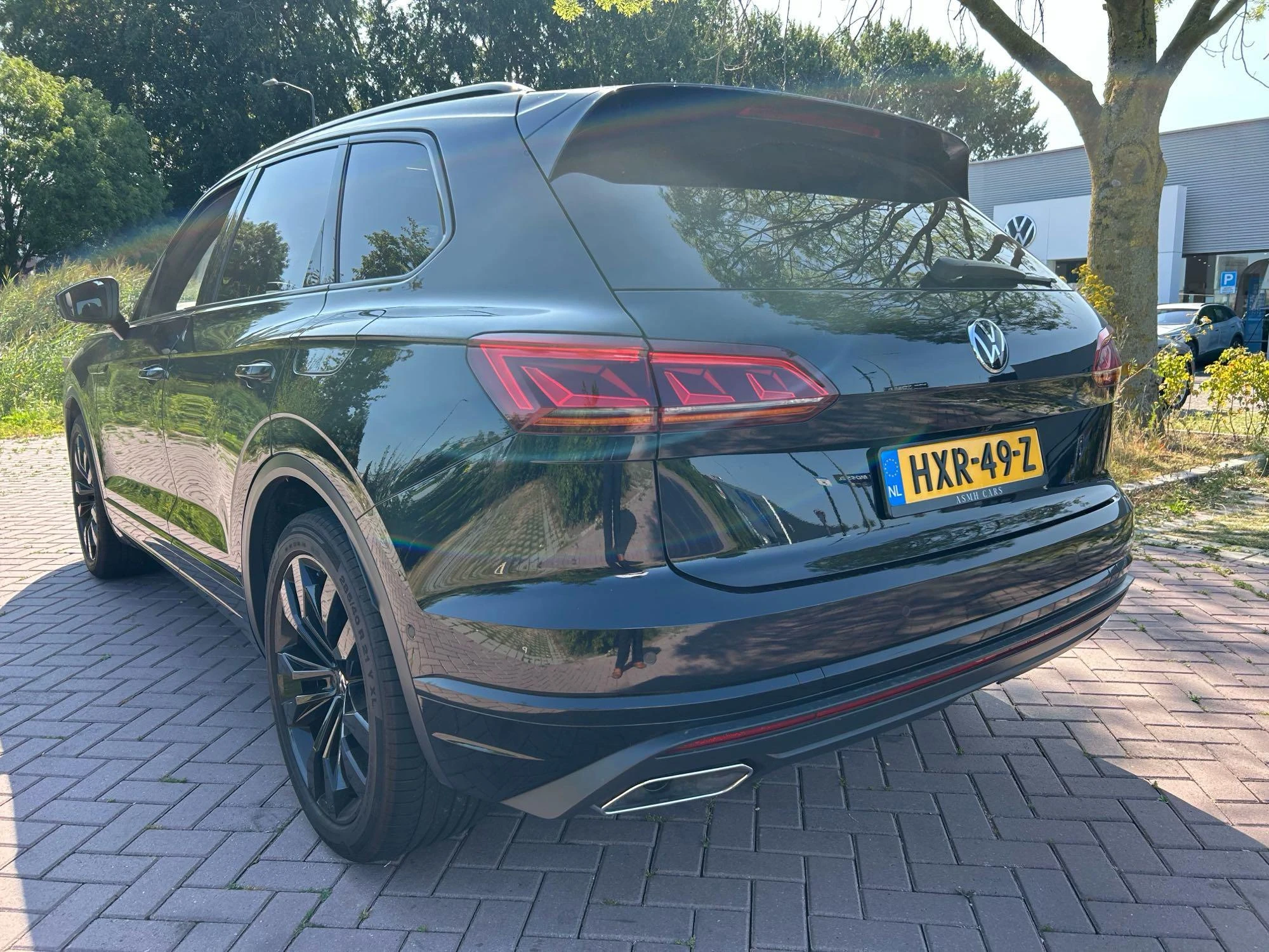 Volkswagen-Touareg-image-3