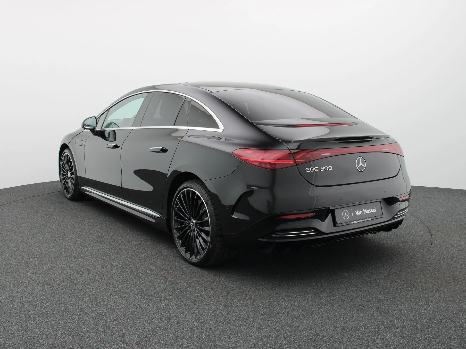 Mercedes-Benz-EQE-image-1