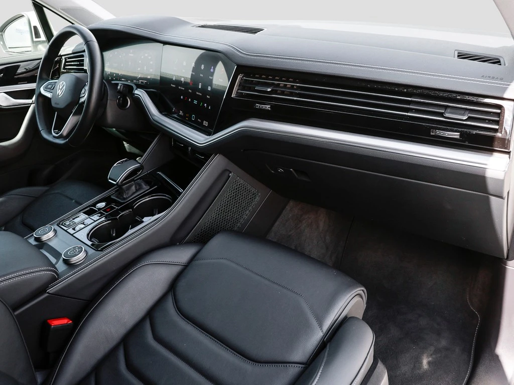 Volkswagen-Touareg-image-7