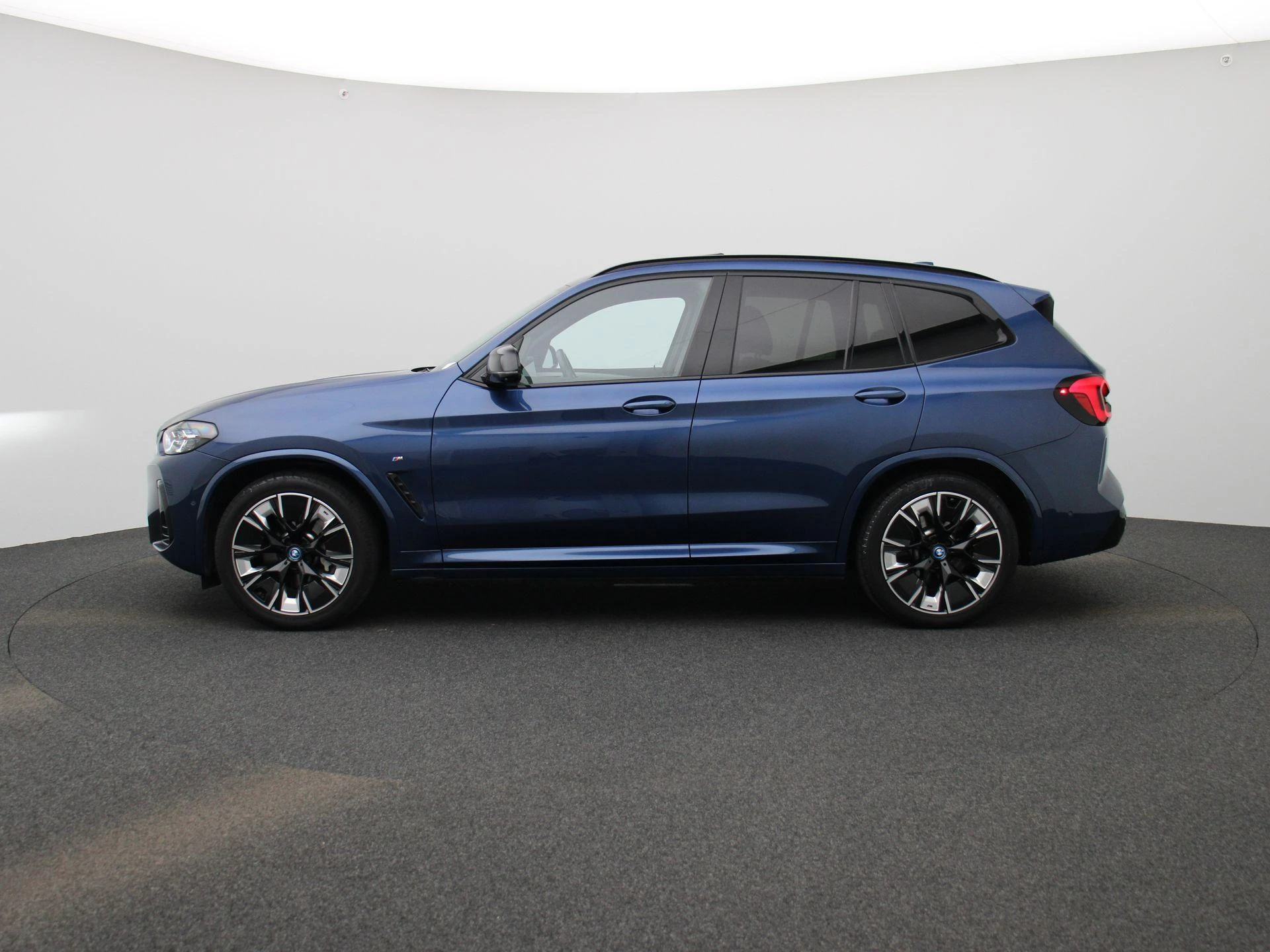 BMW-iX3-image-3