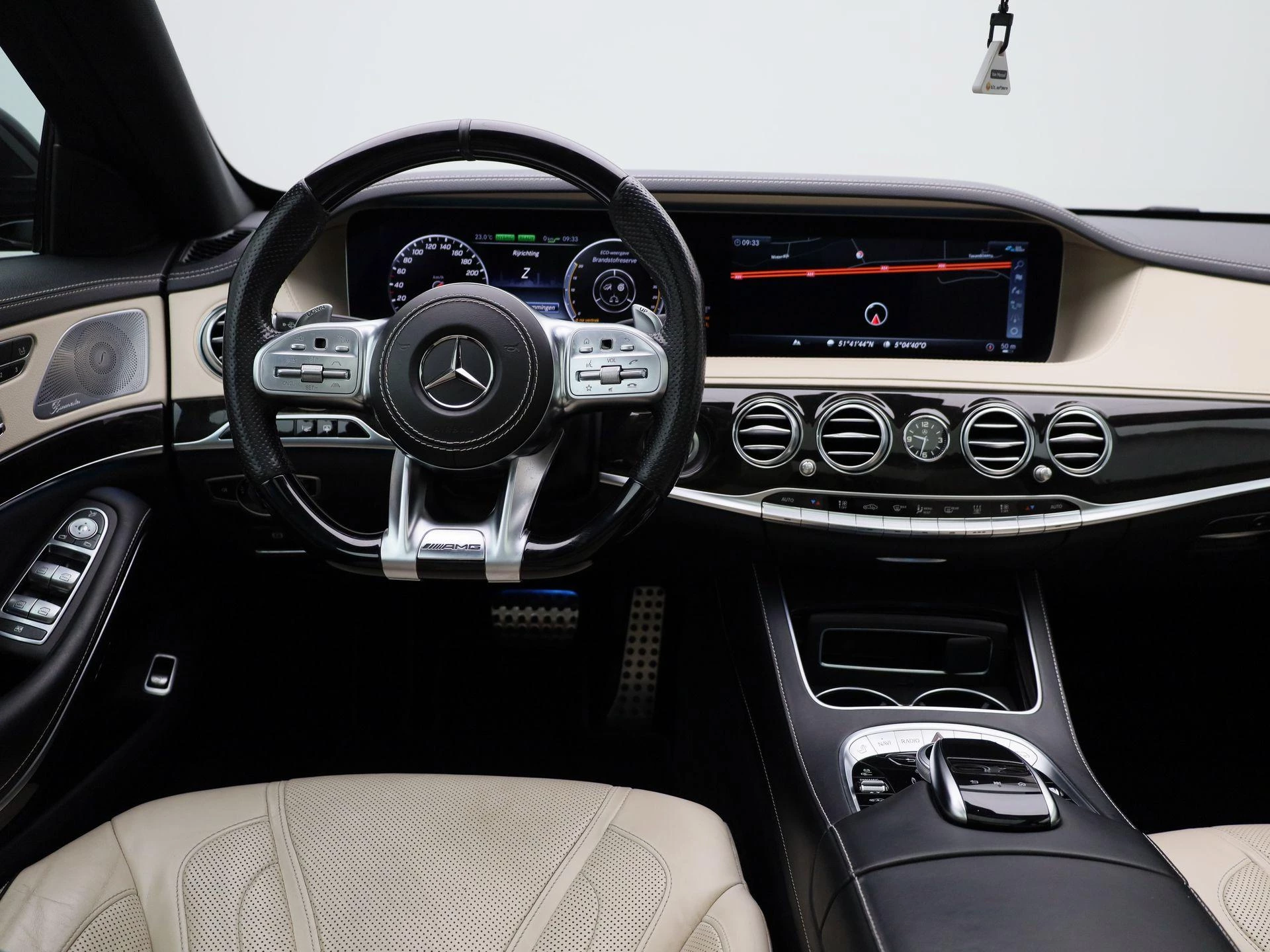 Mercedes-Benz-S-Klasse-image-6