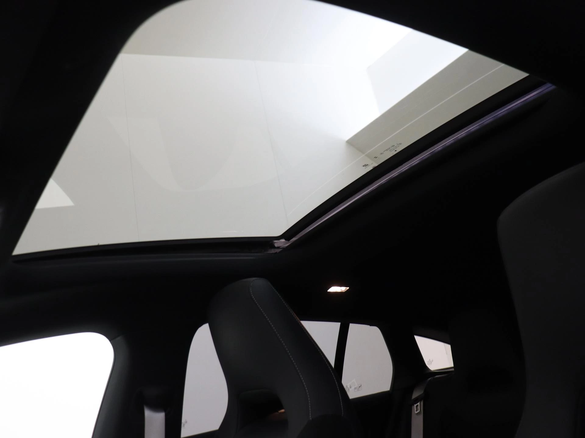 Mercedes-Benz-CLA-image-31