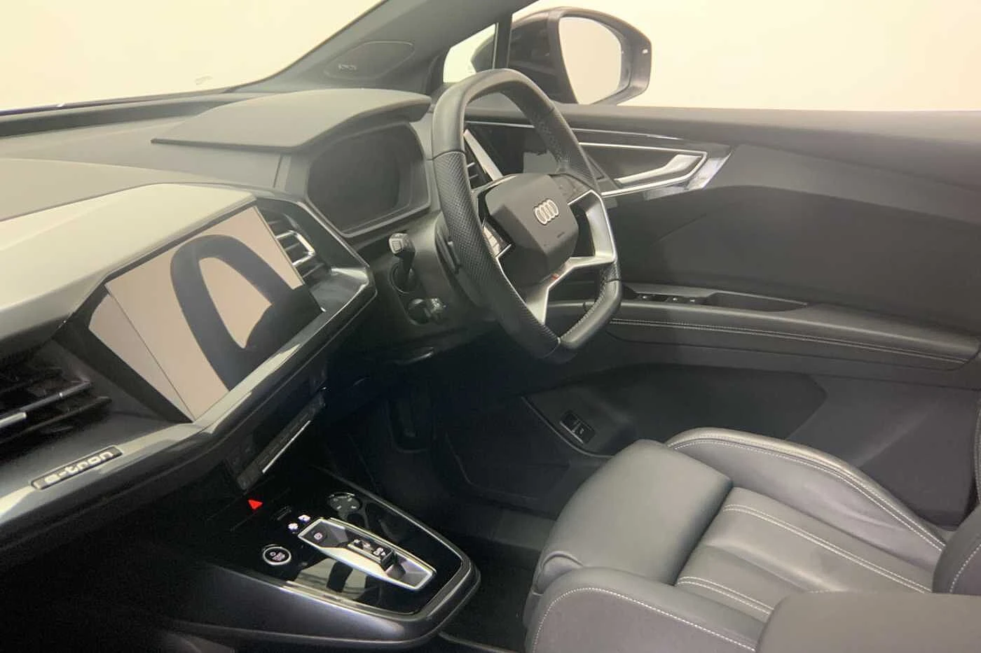 Audi-Q4 e-tron-image-1