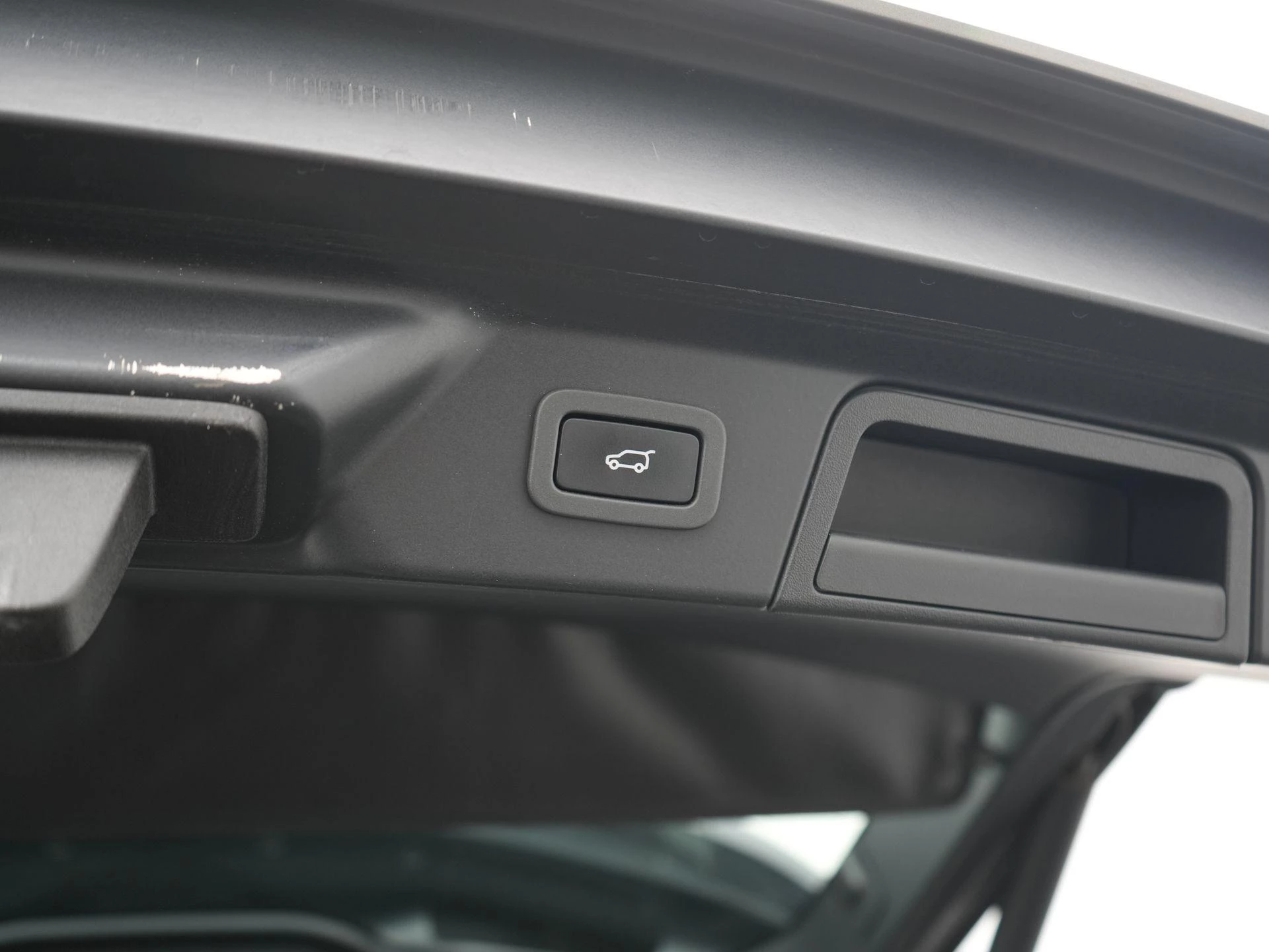 Land Rover-Range Rover Velar-image-43