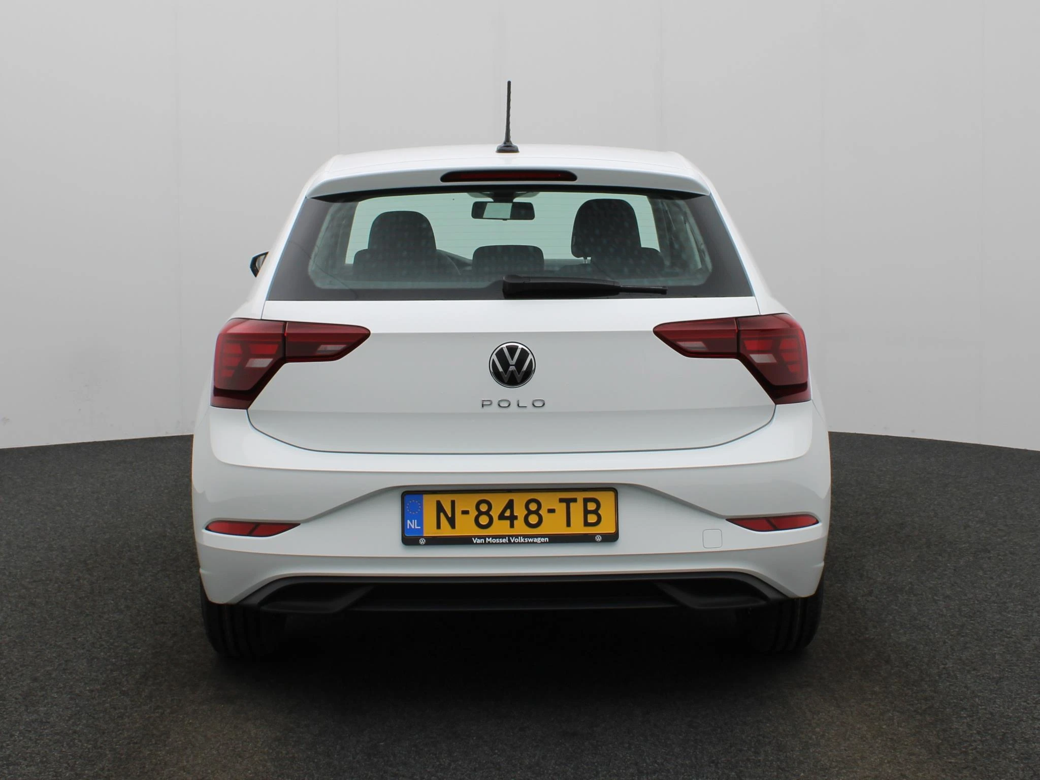 Volkswagen-Polo-image-4