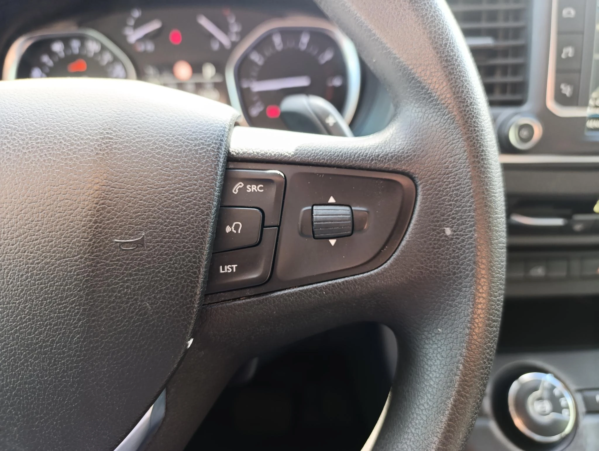 Peugeot-Expert-image-18