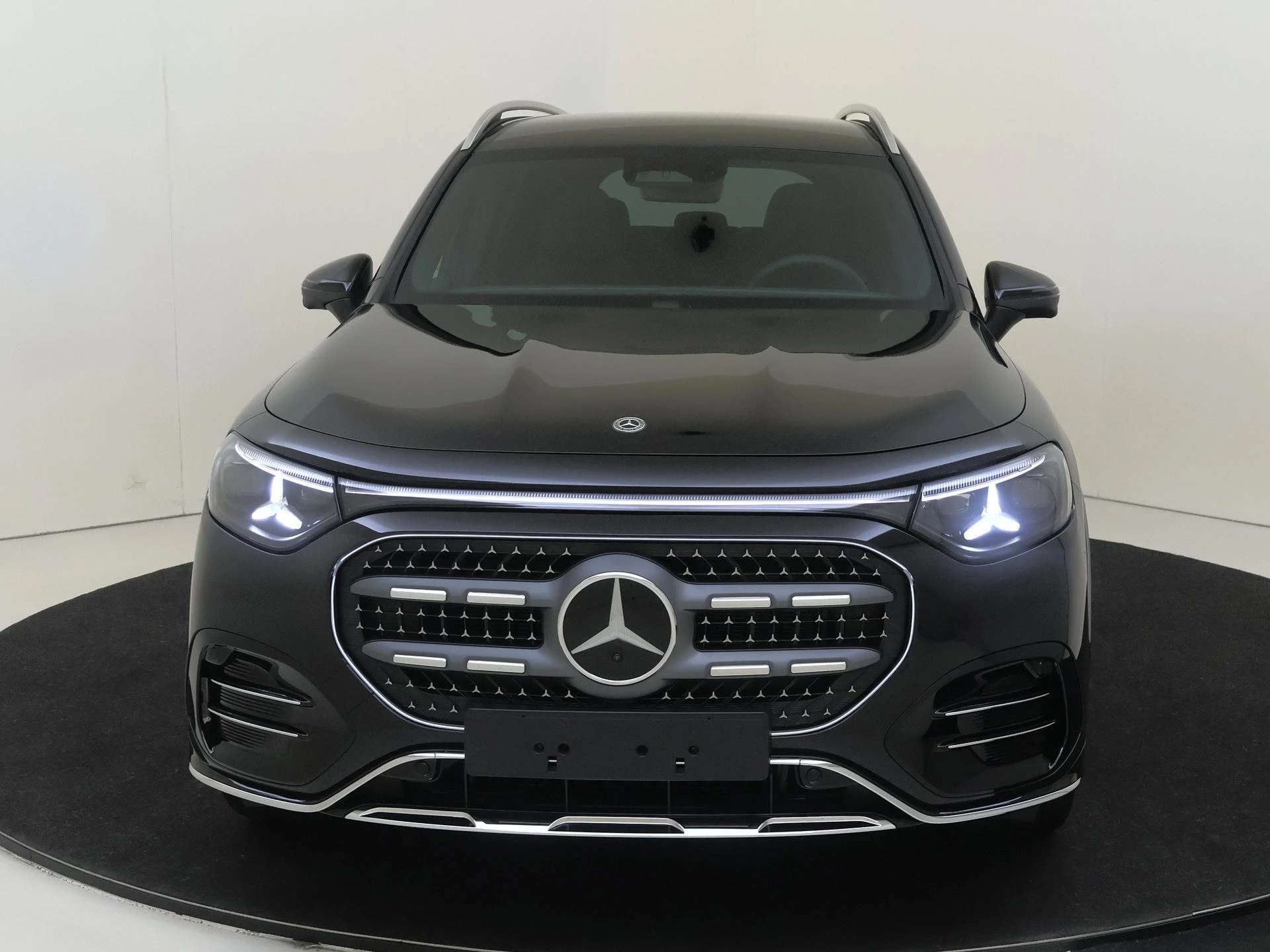 Mercedes-Benz-GLB-image-5