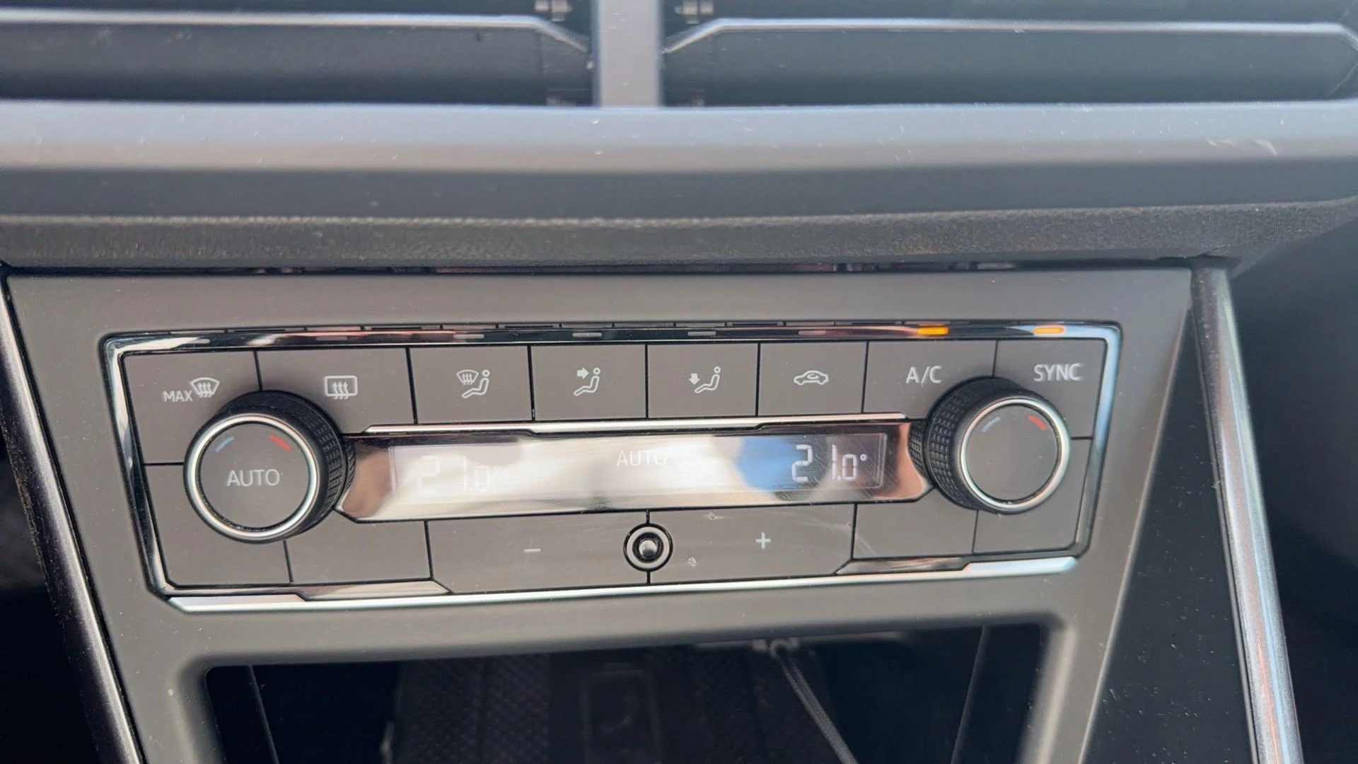 Volkswagen-Polo-image-22
