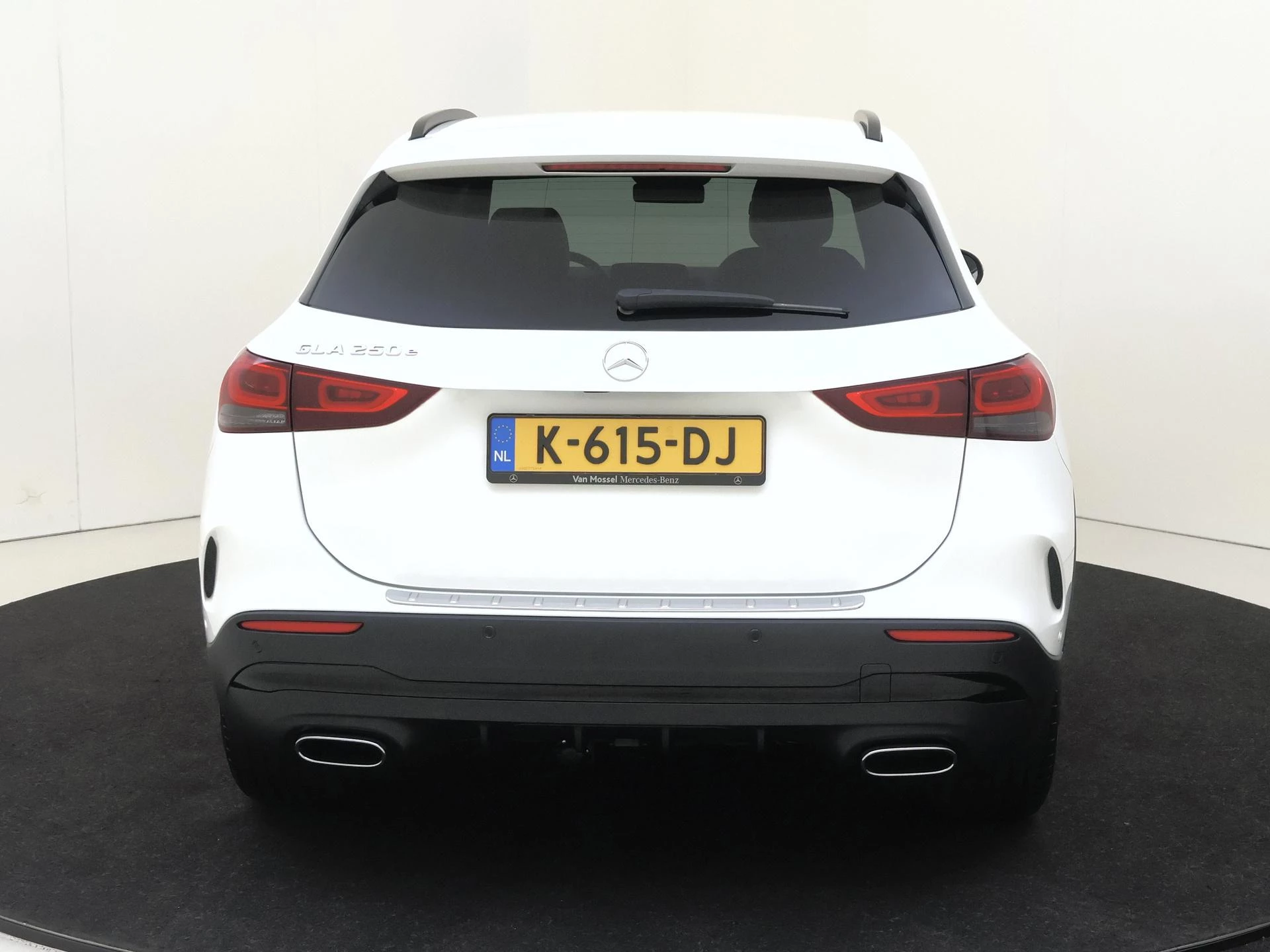 Mercedes-Benz-GLA-image-6