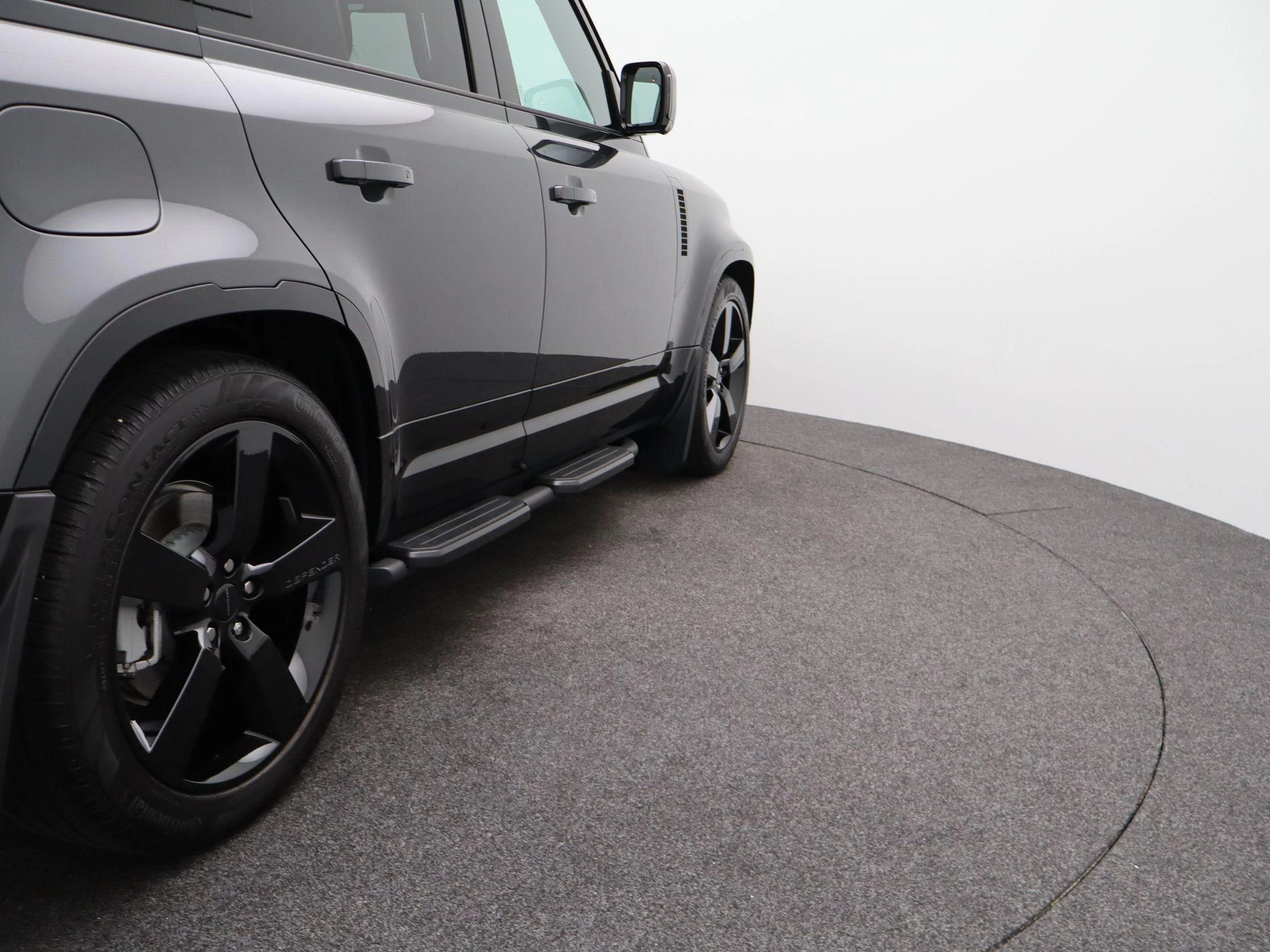 Land Rover Defender 110 2.0 P300e 110 Dynamic Edition