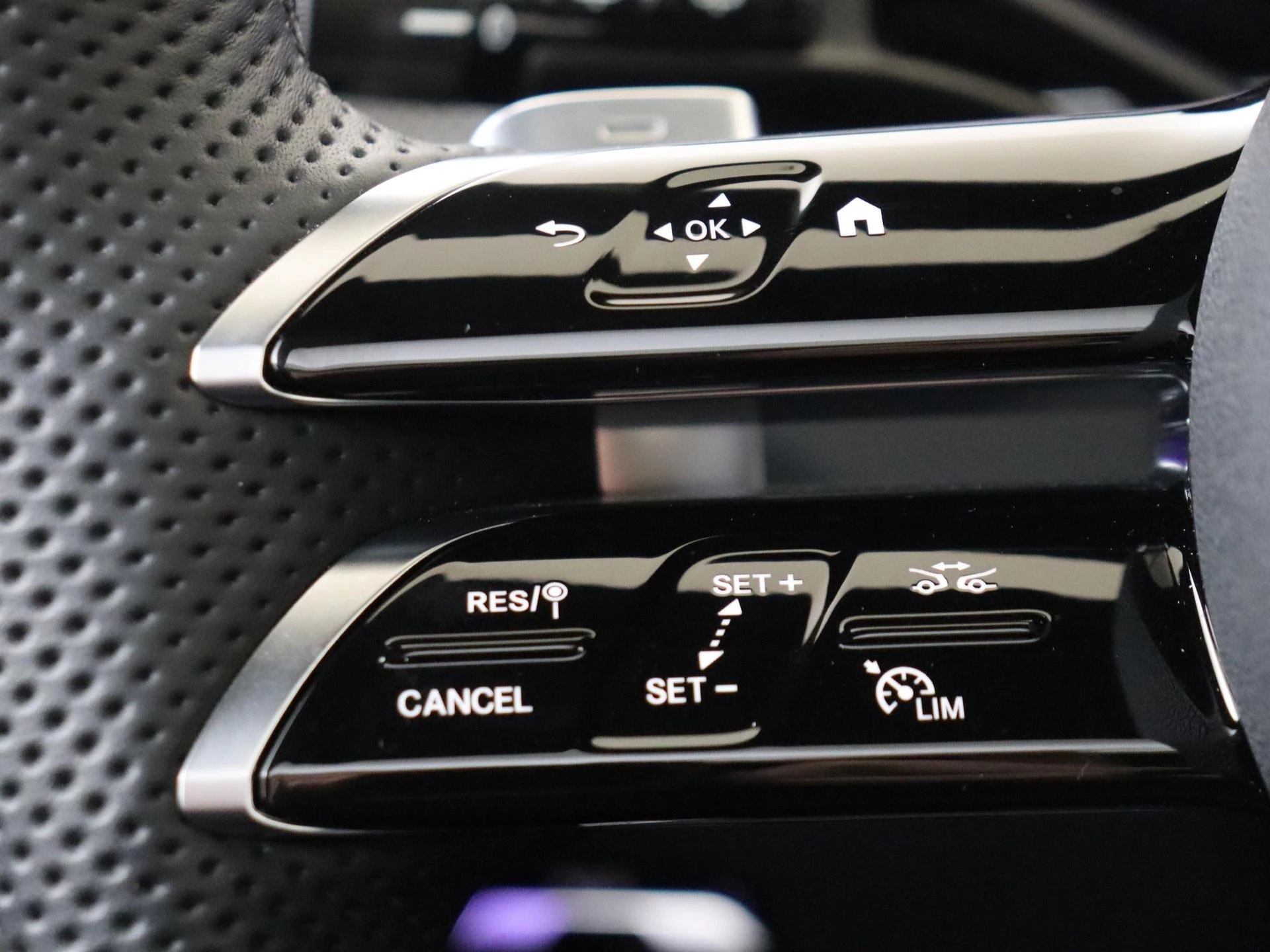 Mercedes-Benz-GLC-image-11