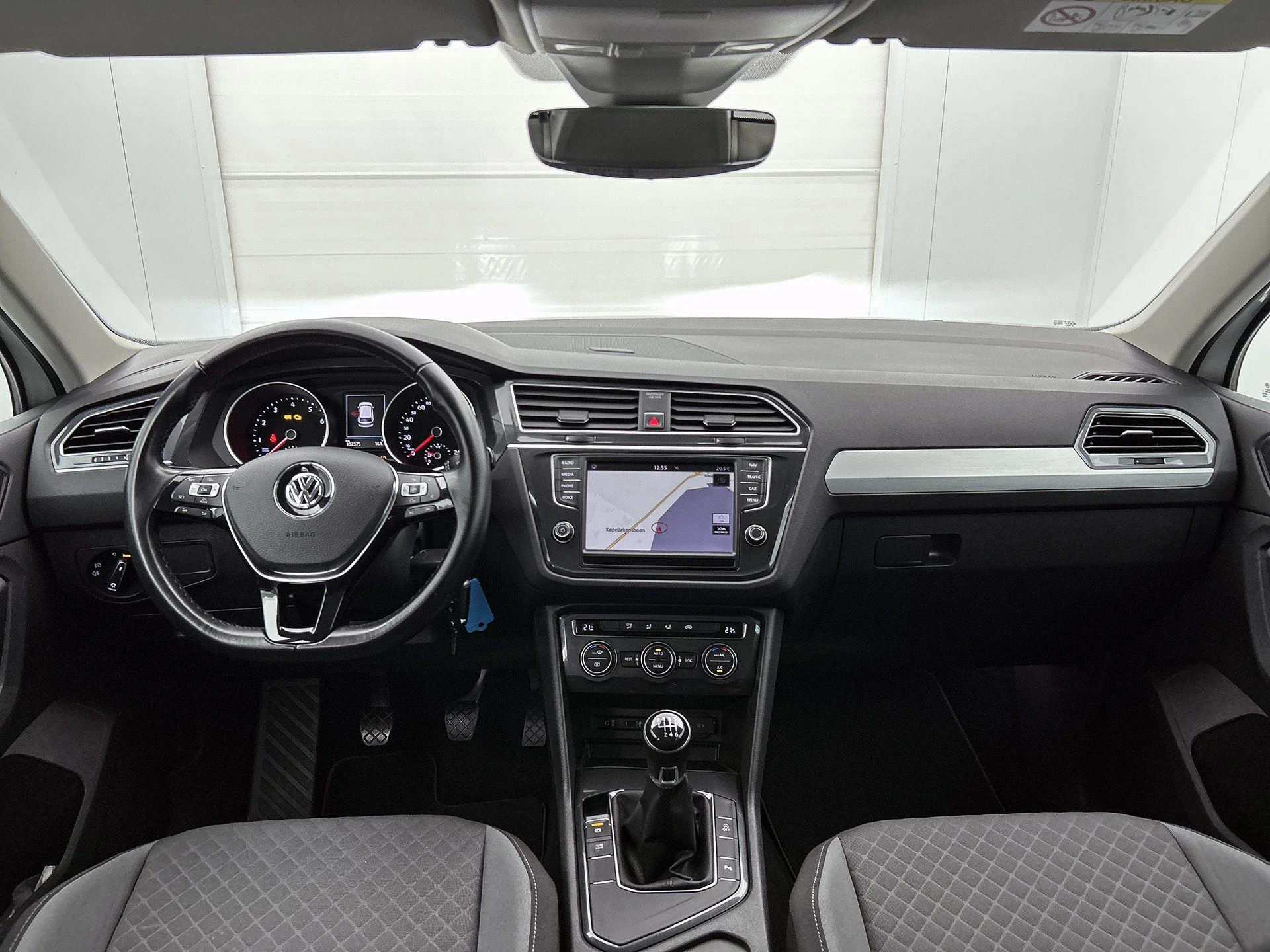 Volkswagen-Tiguan-image-17
