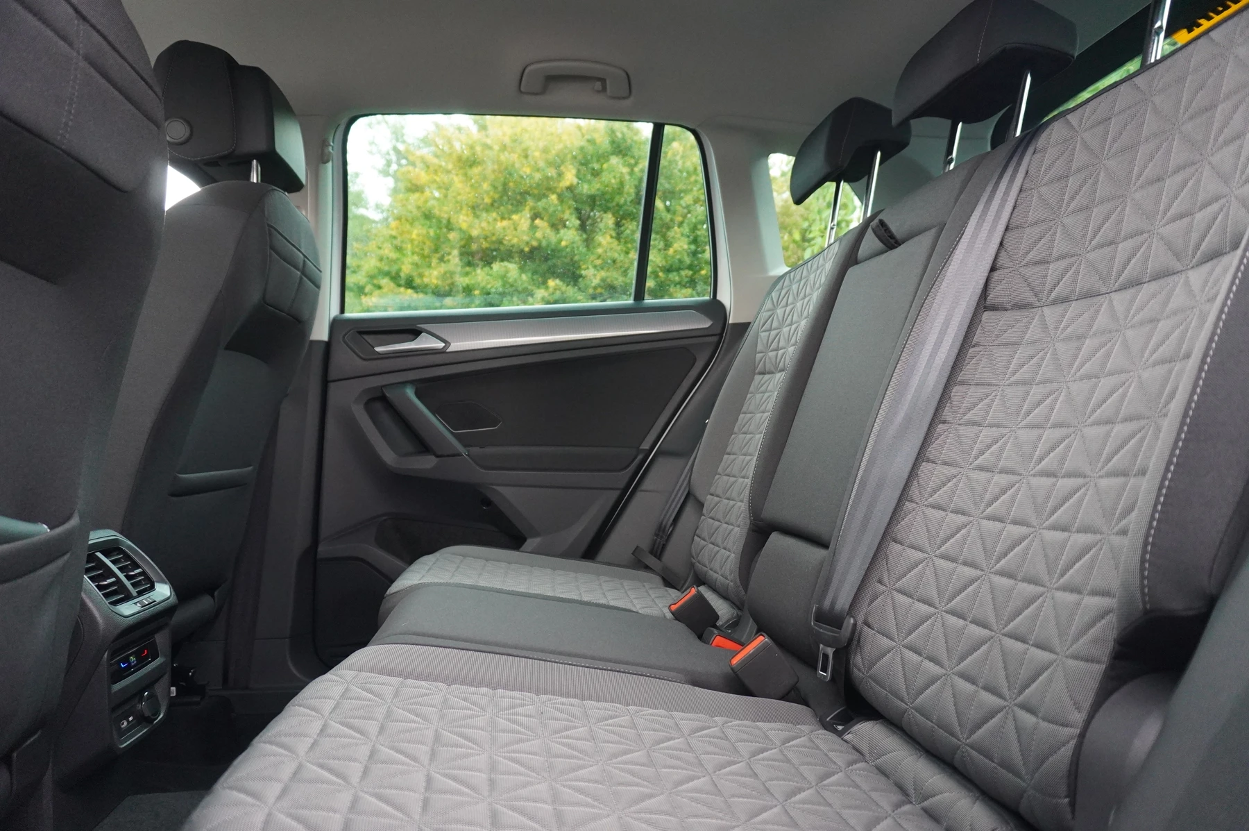 Volkswagen-Tiguan-image-9