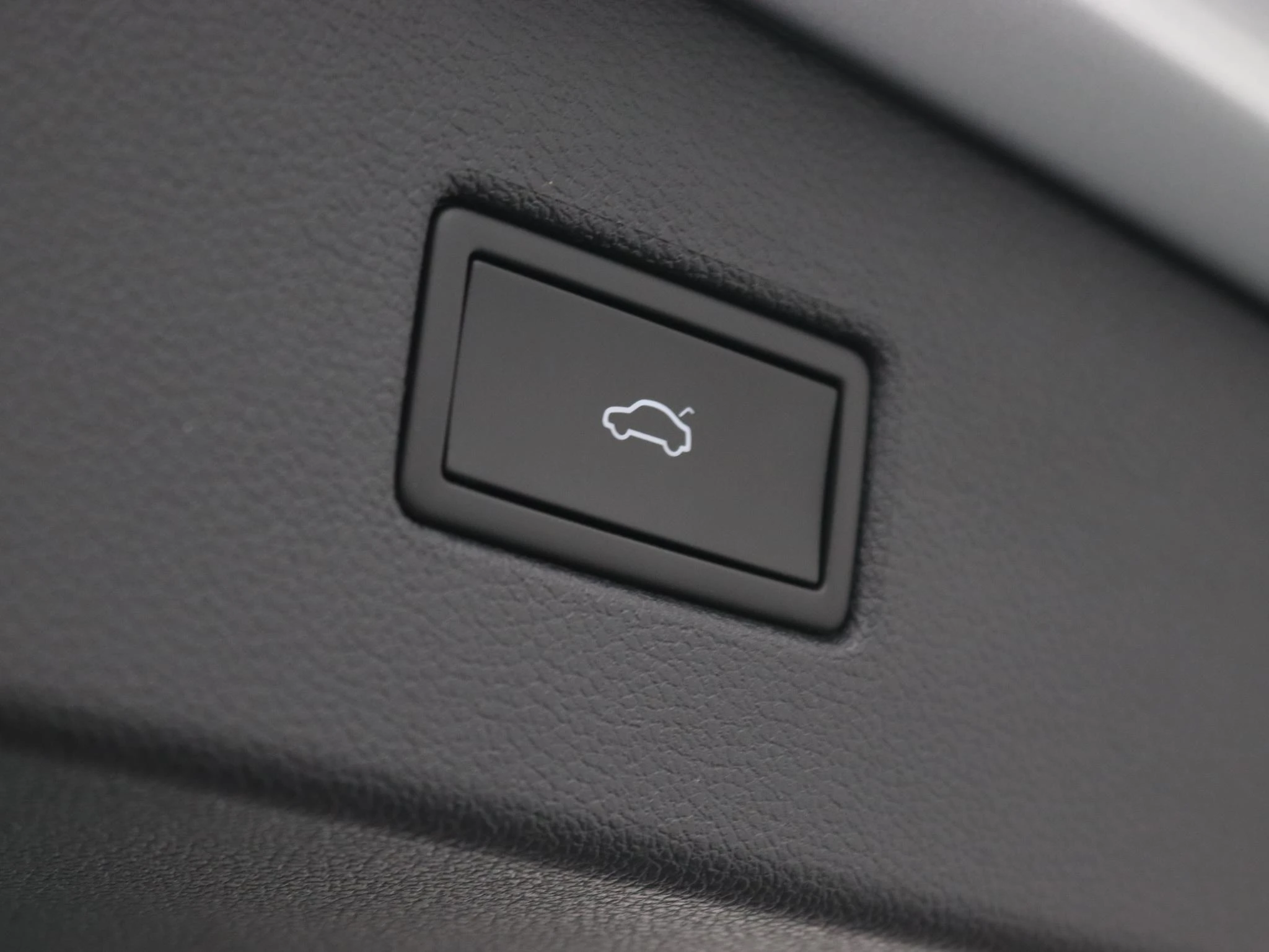 Volkswagen-Tiguan-image-13