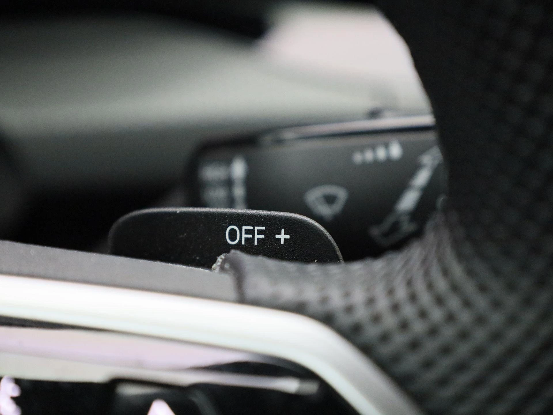 Volkswagen-Golf-image-25