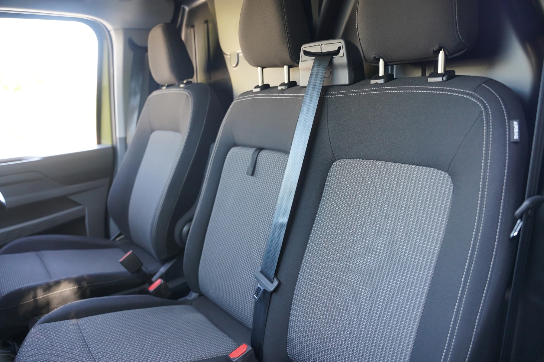 Volkswagen-Transporter-image-25
