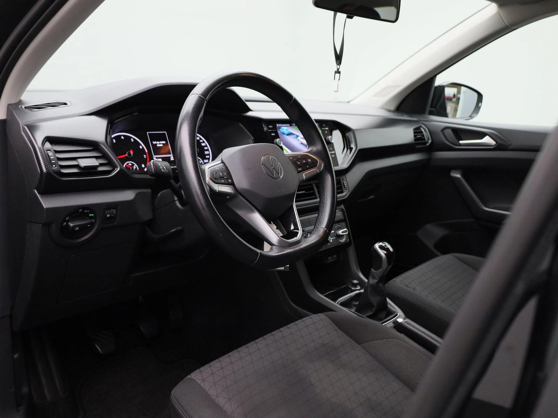 Volkswagen-T-Cross-image-31