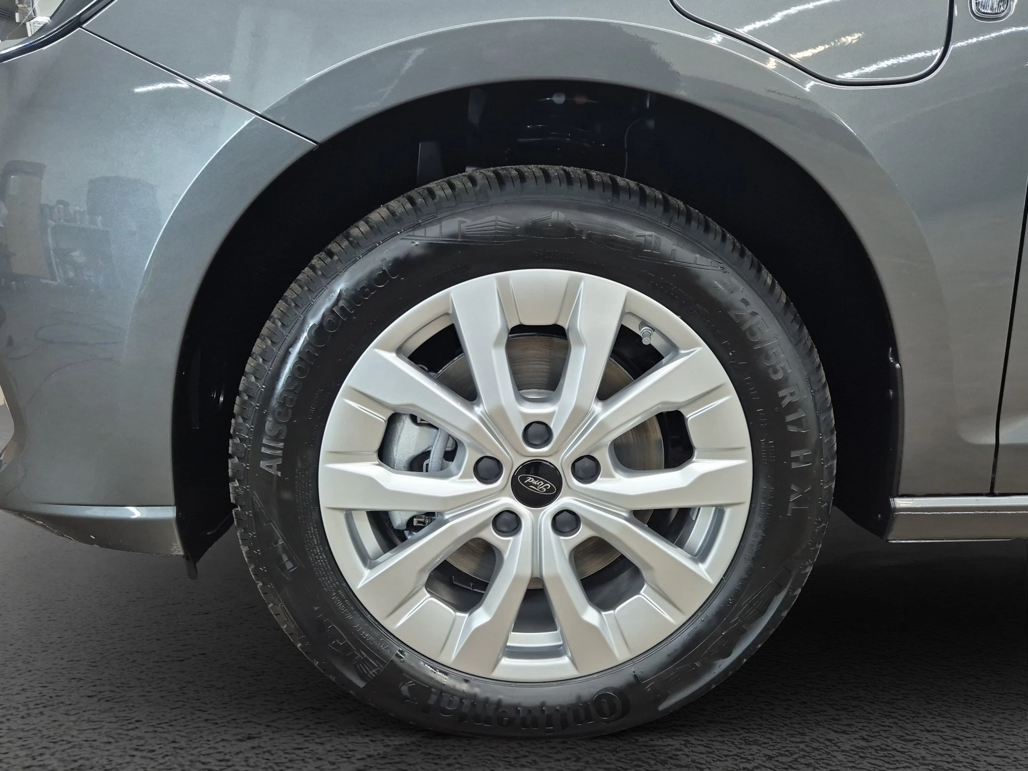 Ford Tourneo Connect Titanium Grand 1.5 l EcoBoost PHEV. 6-Gang-Automatikgetriebe. Frontantrieb