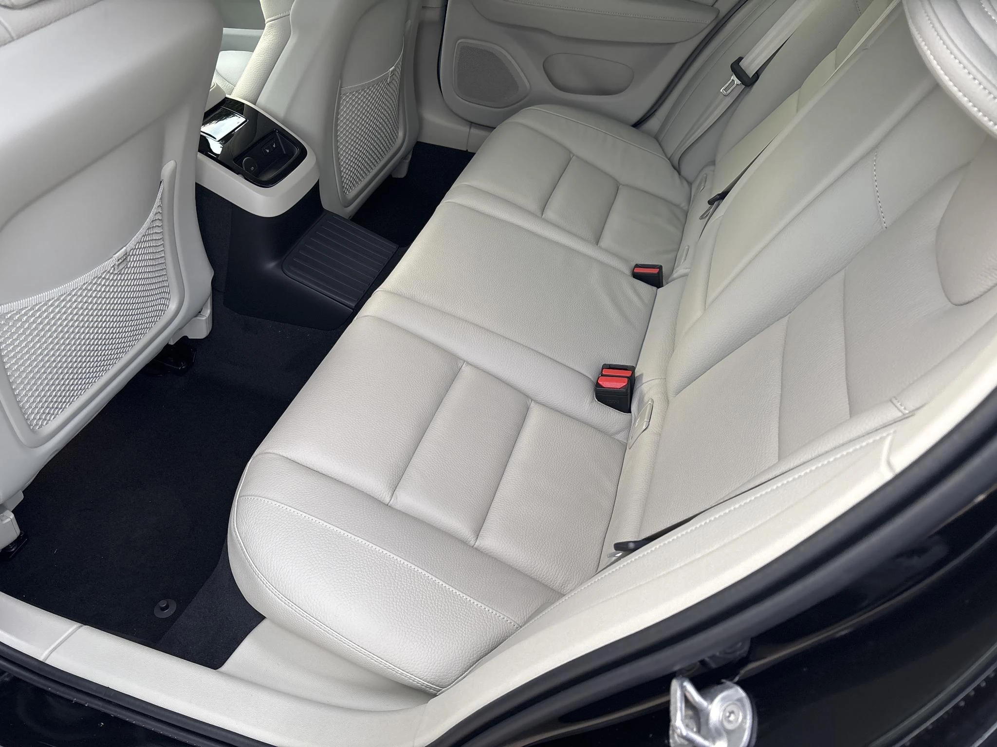 Volvo V60 T8 Plug-in hybrid AWD Plus Dark