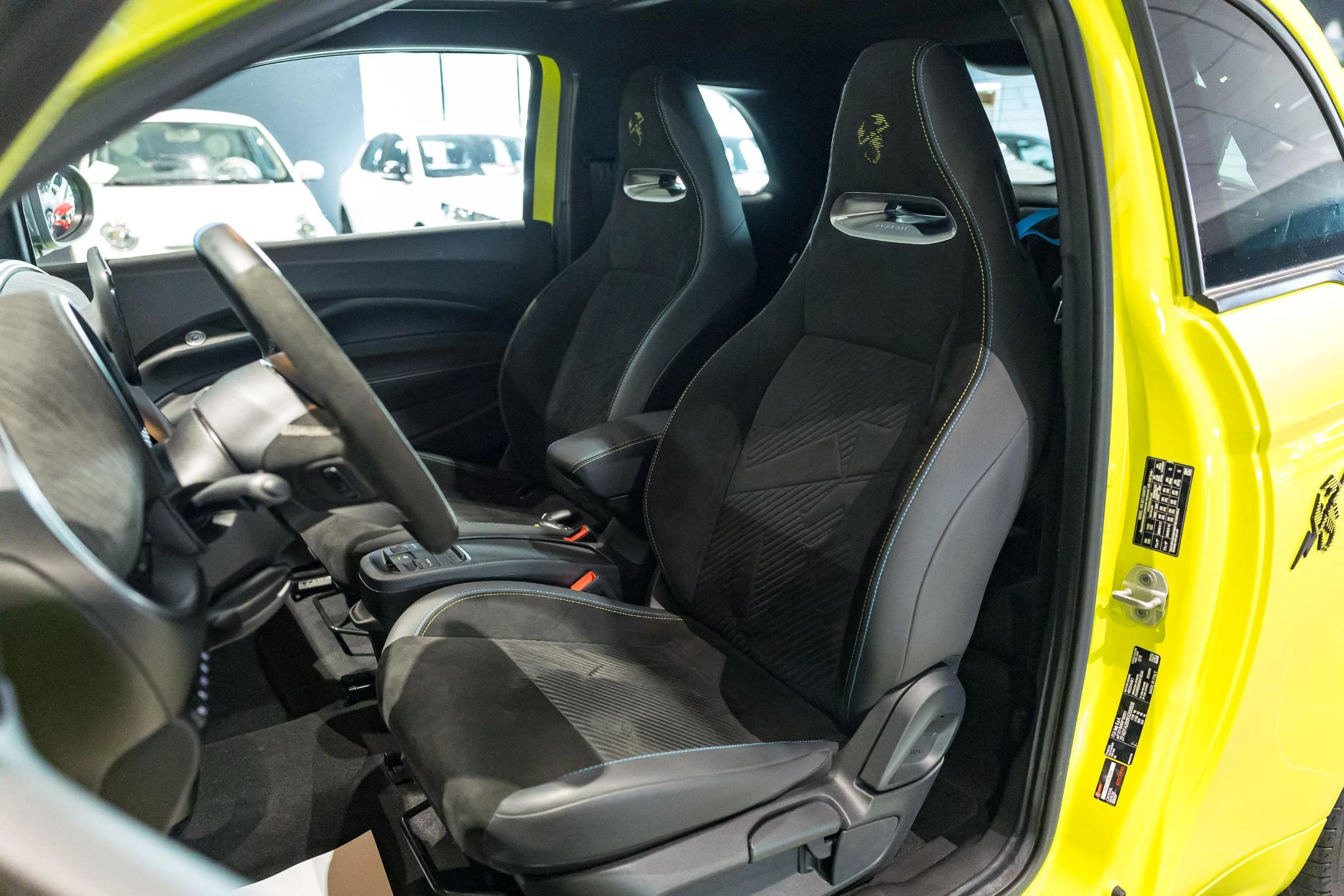 Abarth 500e 42-kWh 114kw Scorpionissima