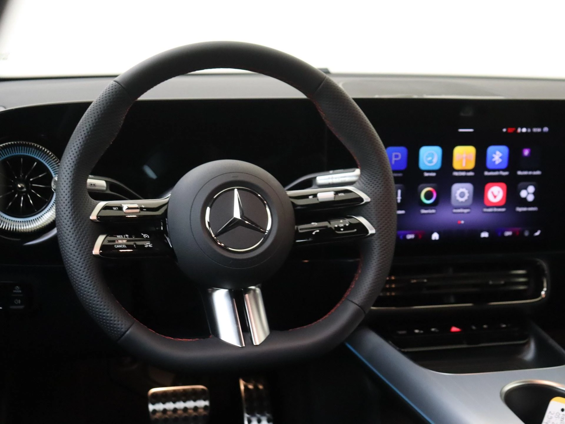 Mercedes-Benz-CLA-image-8