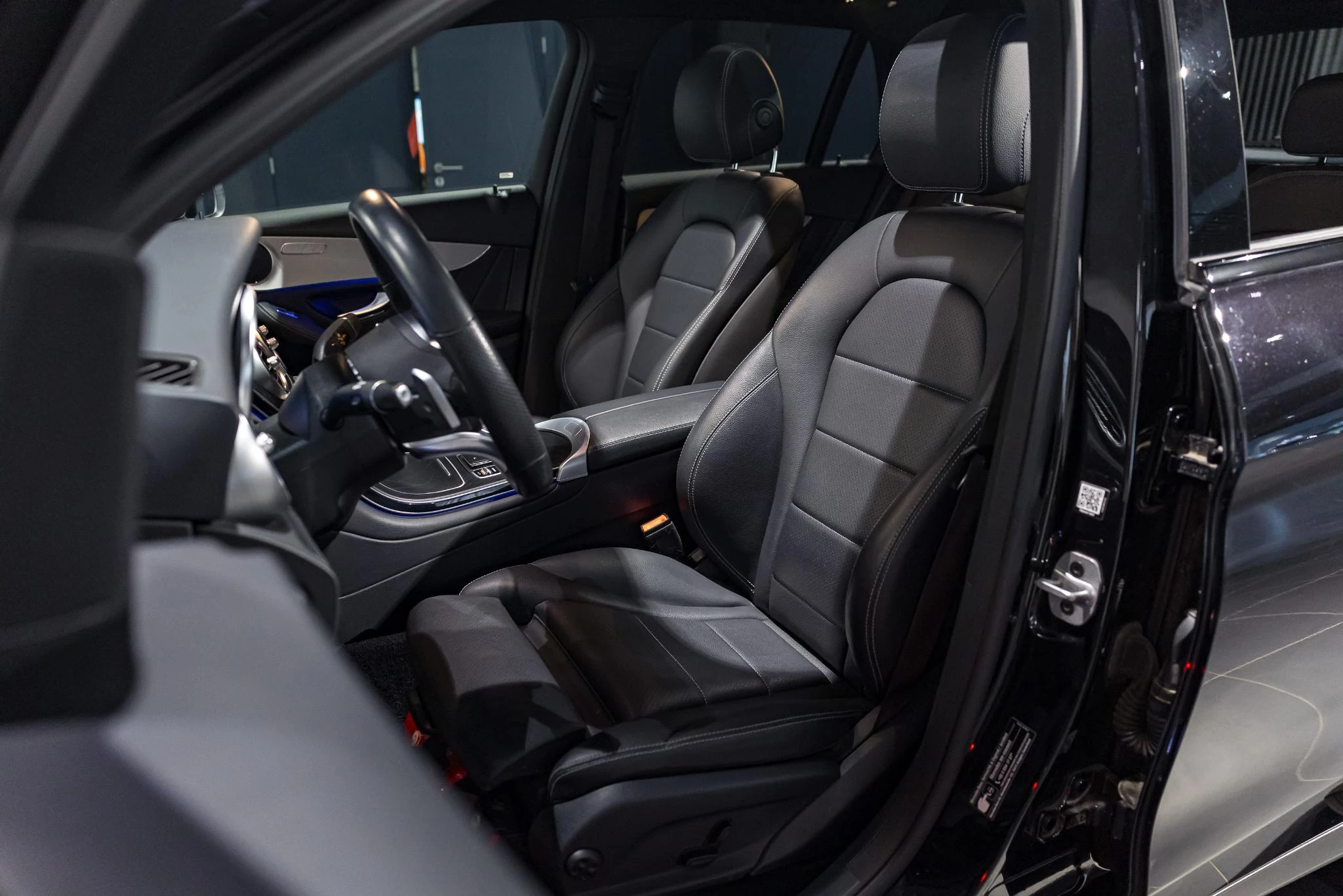 Mercedes-Benz-GLC-image-21
