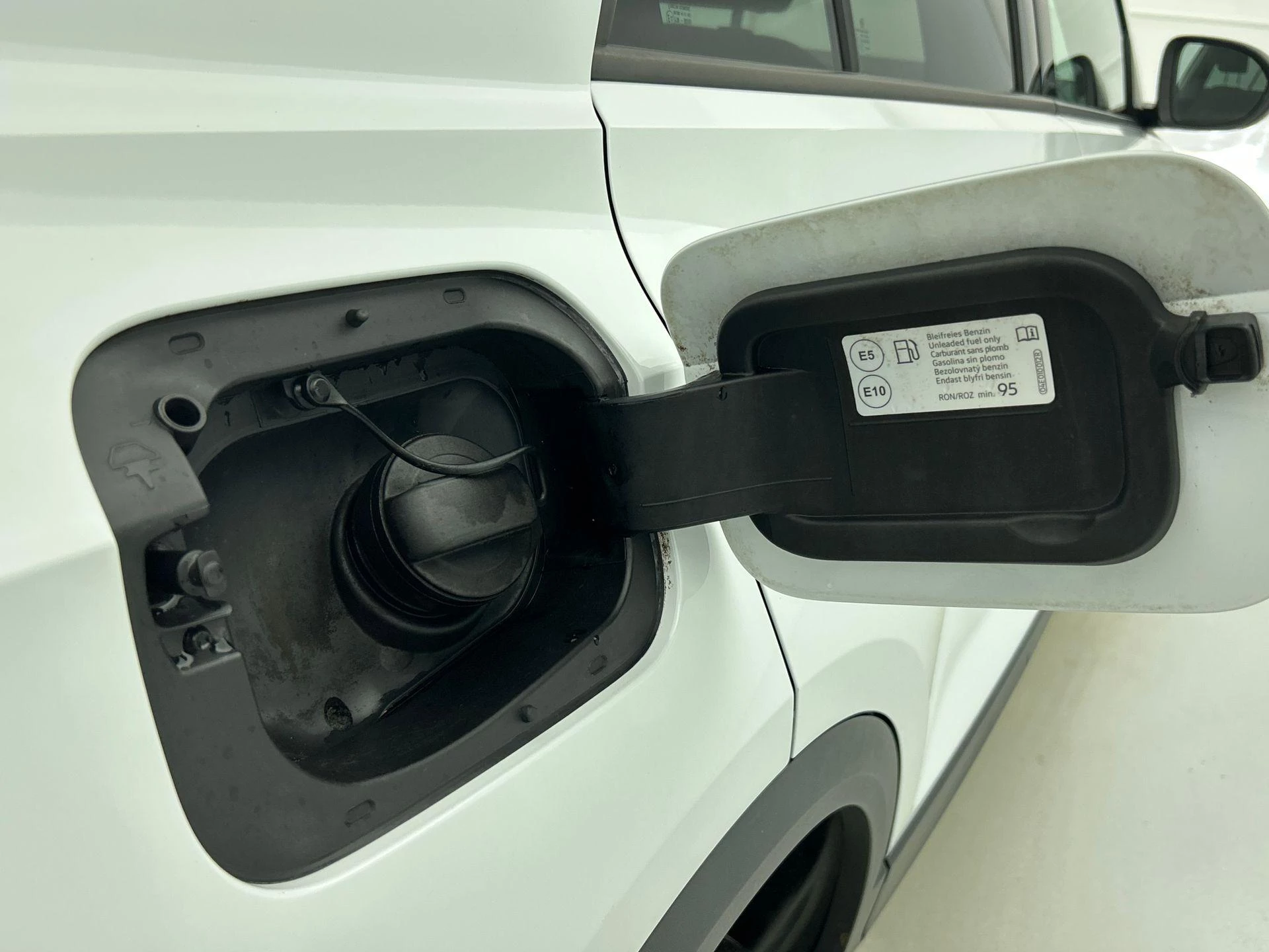 Volkswagen-T-Roc-image-18