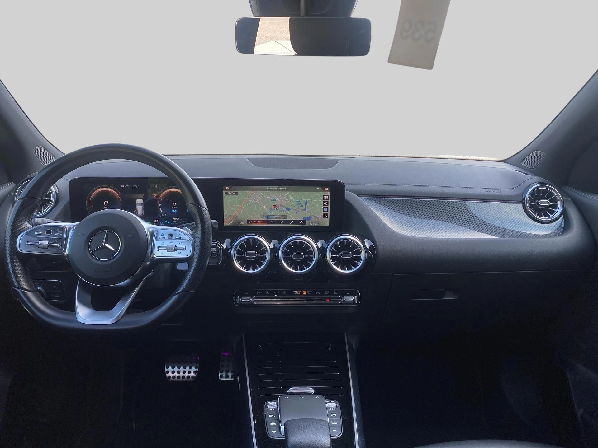 Mercedes-Benz-GLA-image-13
