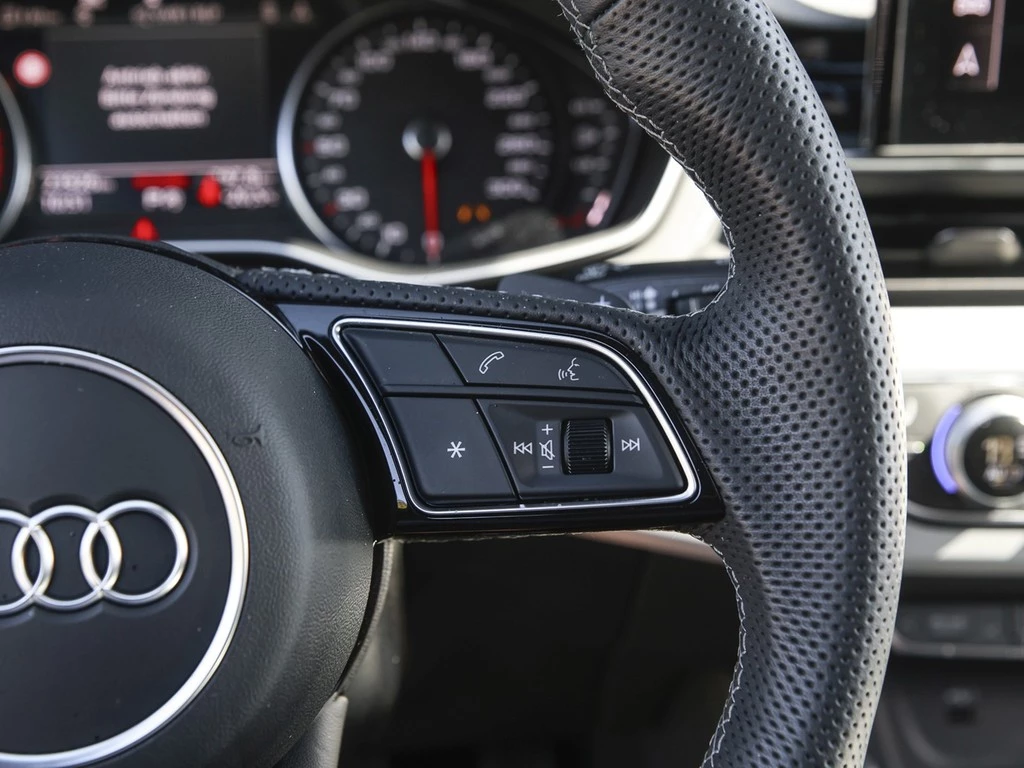 Audi A4 Avant 40 TFSI quattro S line Matrix Panorama