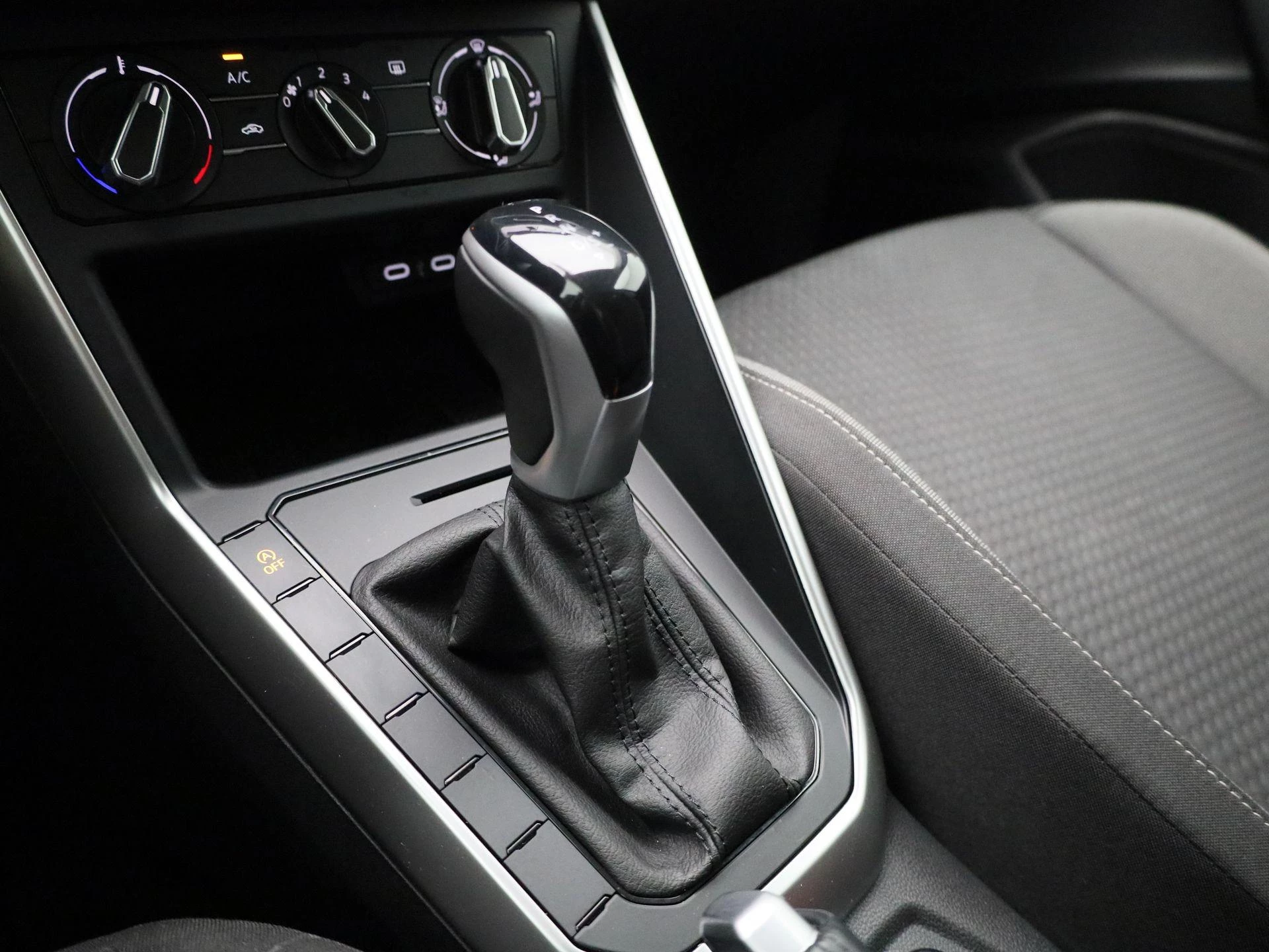 Volkswagen-Polo-image-16