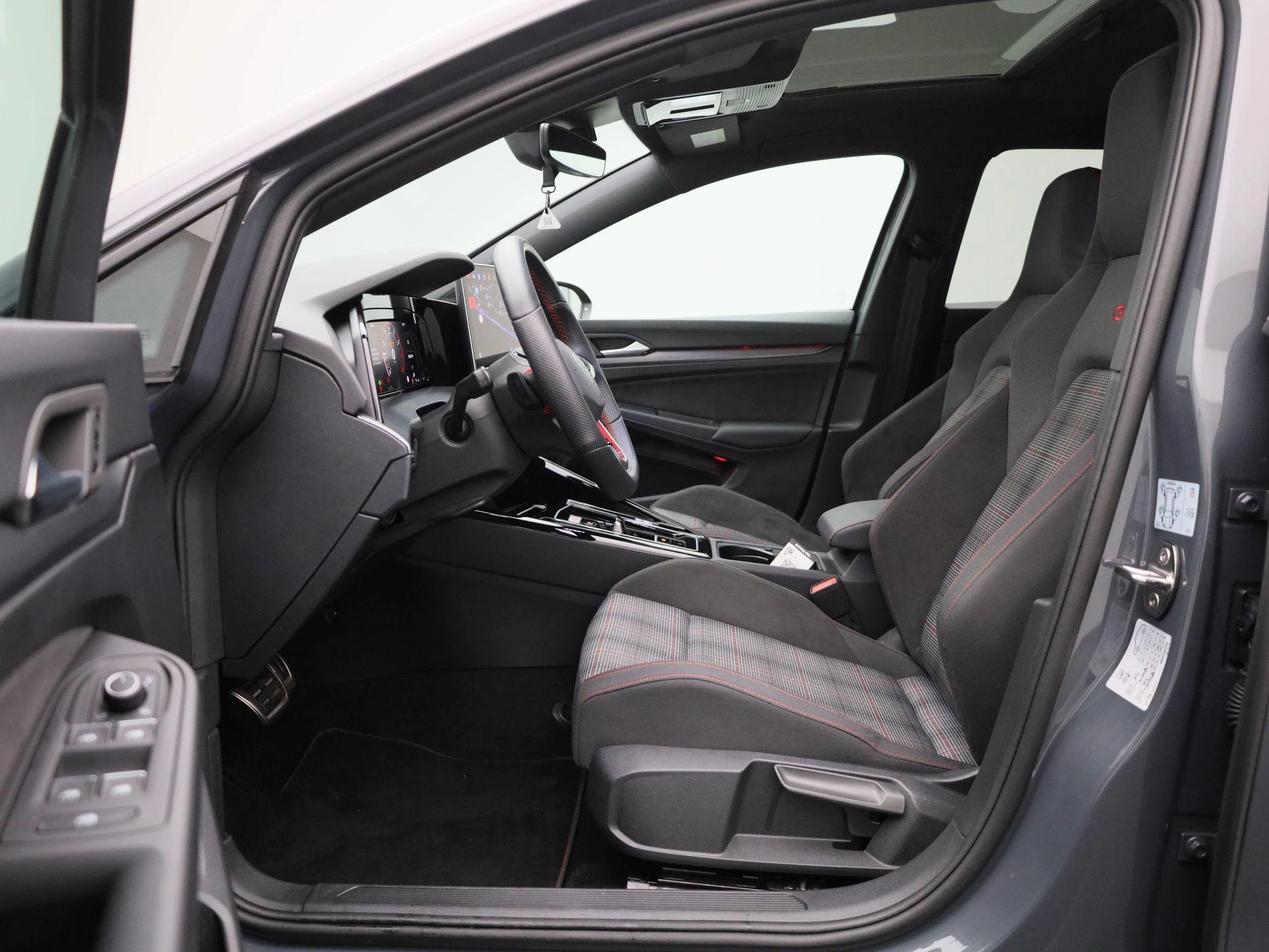 Volkswagen-Golf-image-10