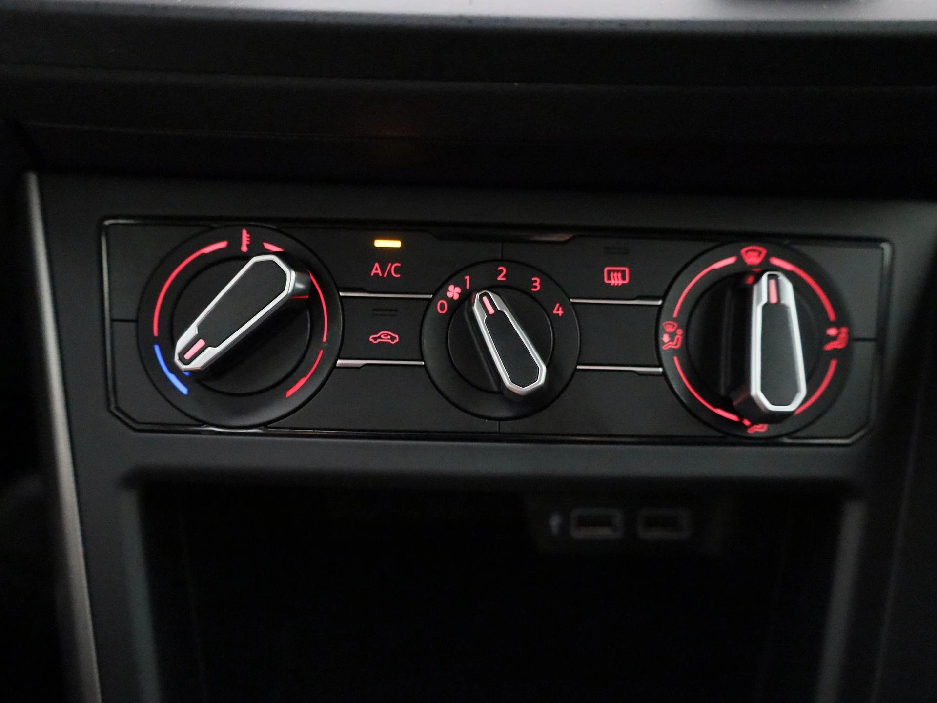 Volkswagen-Polo-image-23