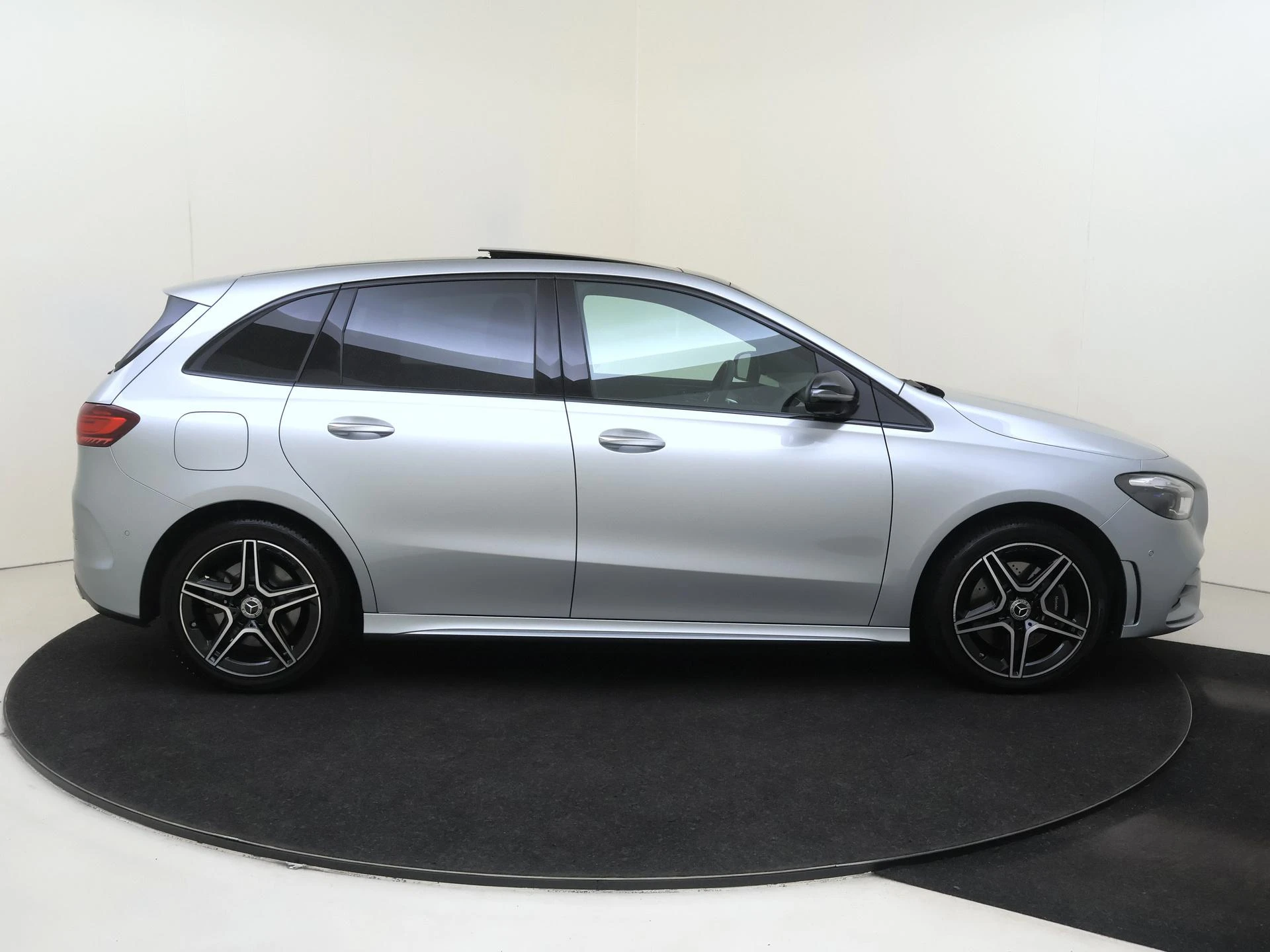 Mercedes-Benz B-Klasse 250 e Business Solution AMG