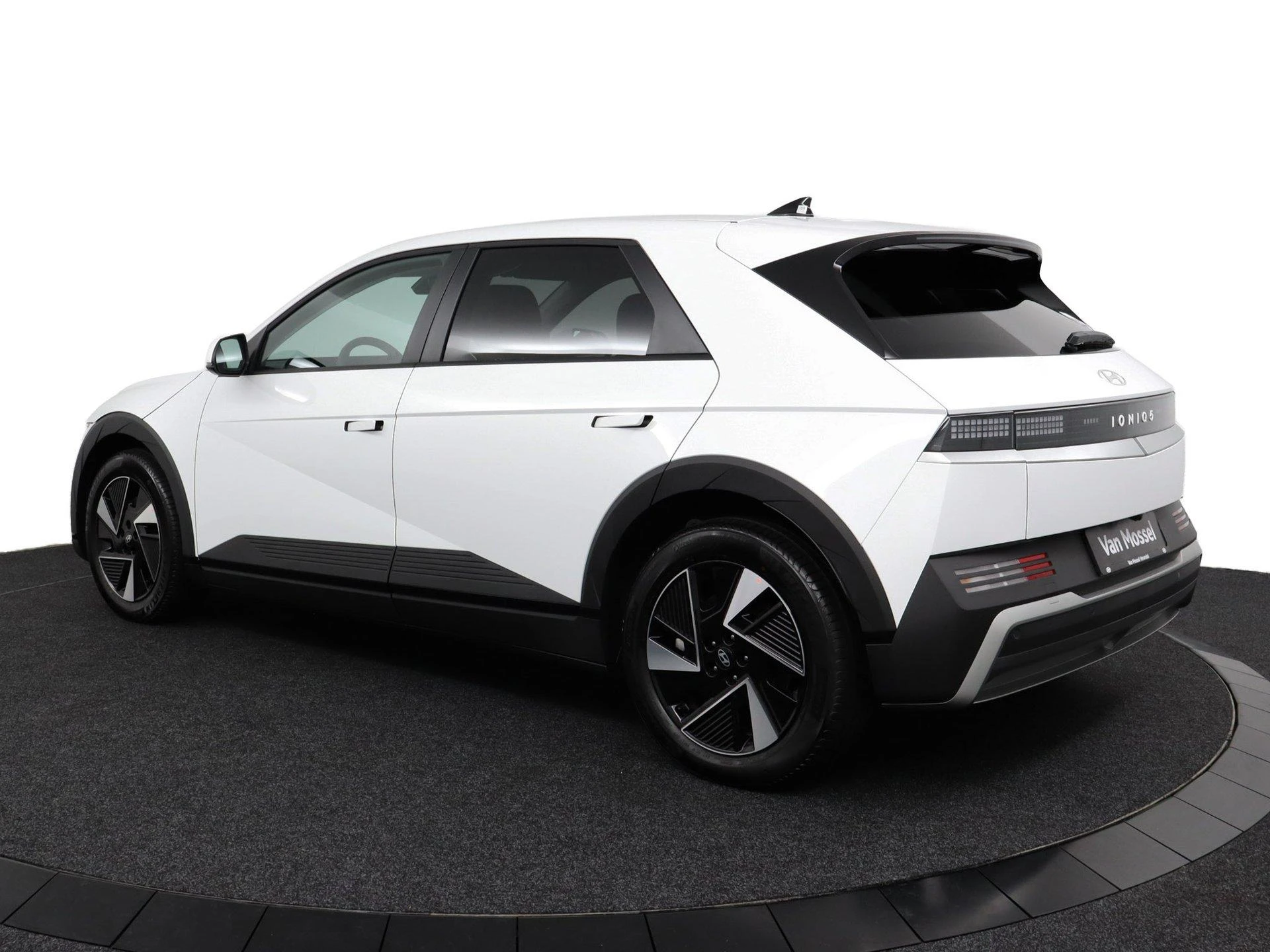 Hyundai-IONIQ 5-image-10