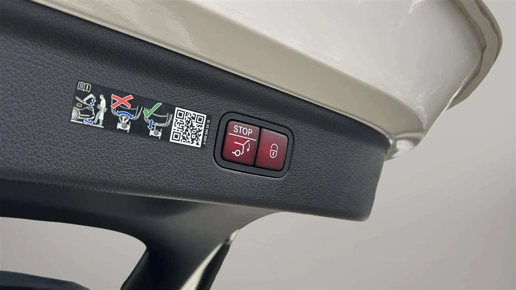Mercedes-Benz-EQE-image-25