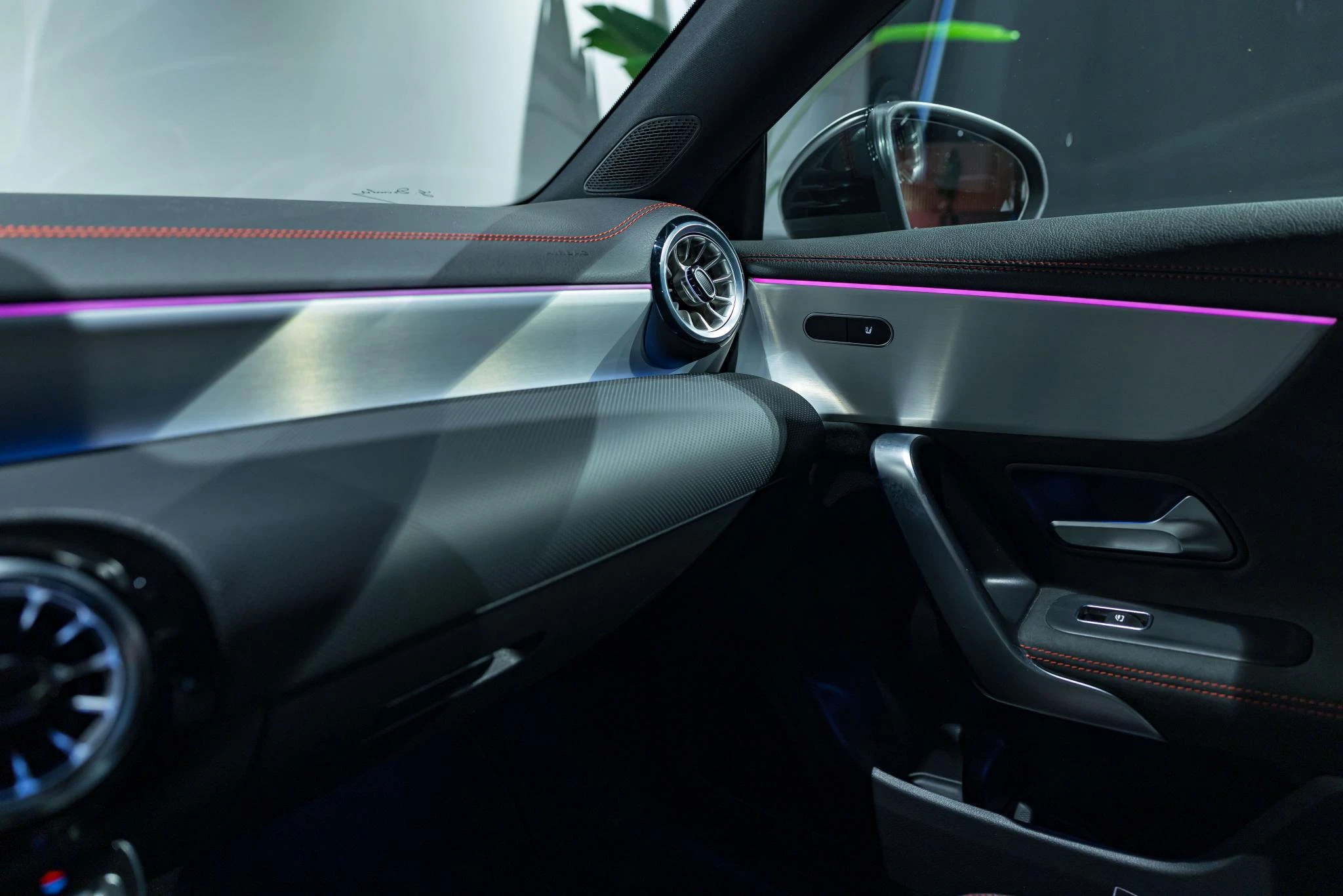 Mercedes-Benz-CLA-image-30
