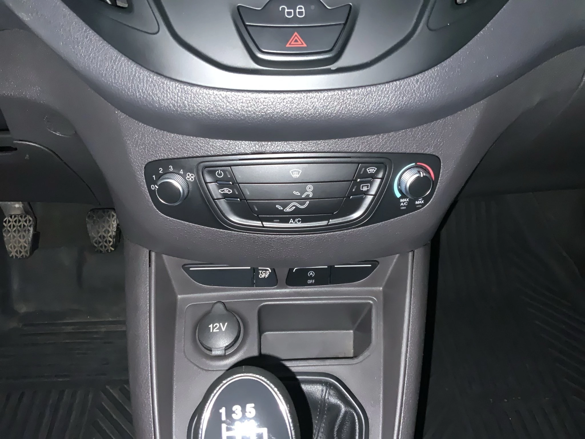 Ford-Transit Courier-image-5