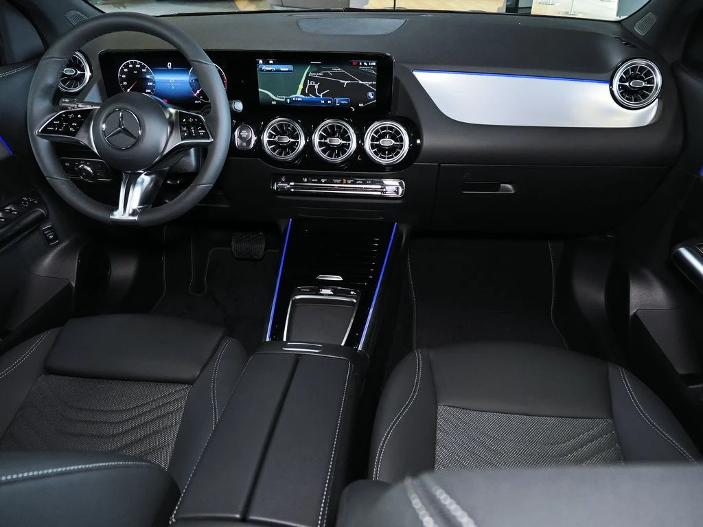 Mercedes-Benz-GLA 180 d-image-10