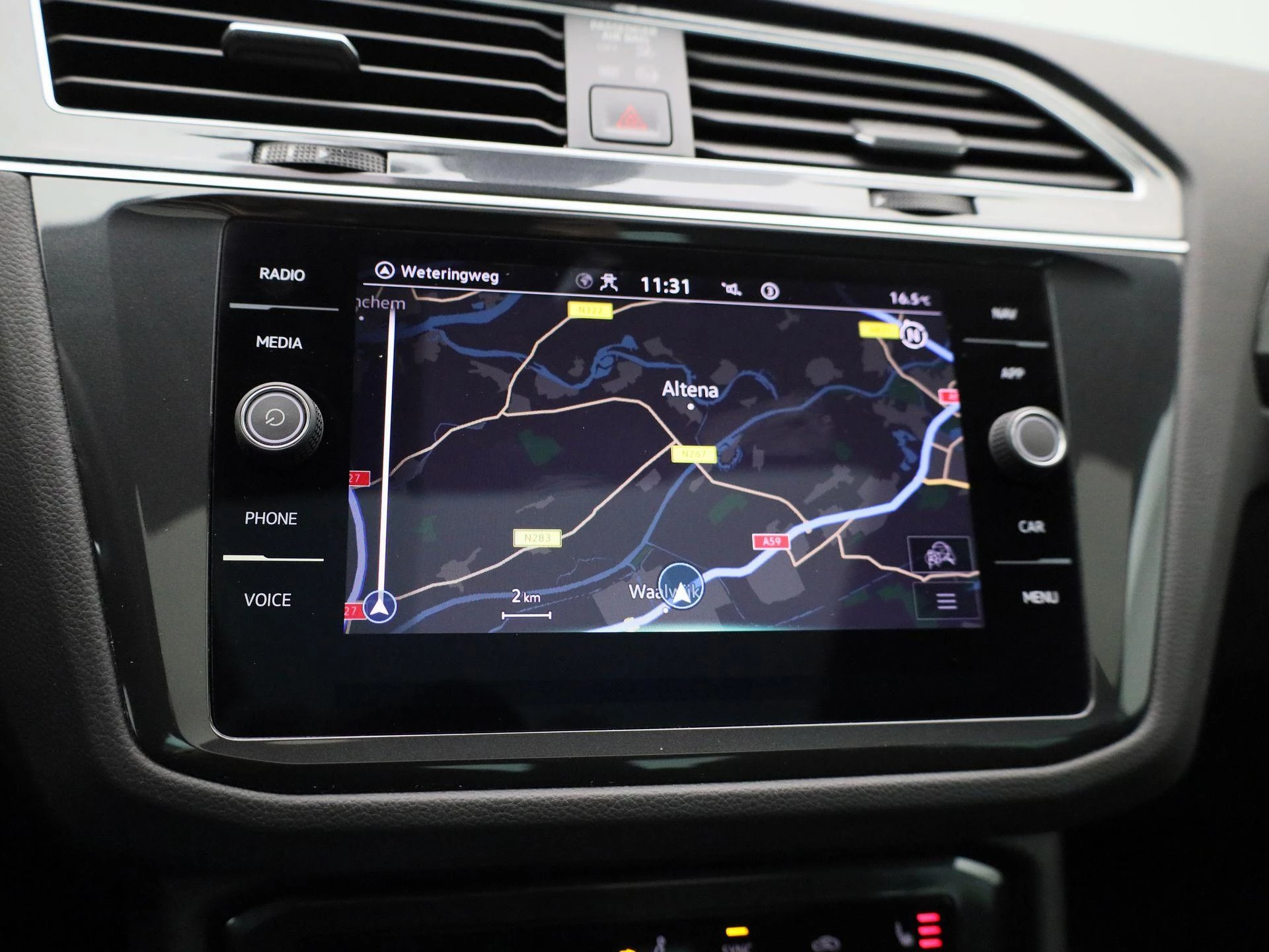 Volkswagen-Tiguan-image-16