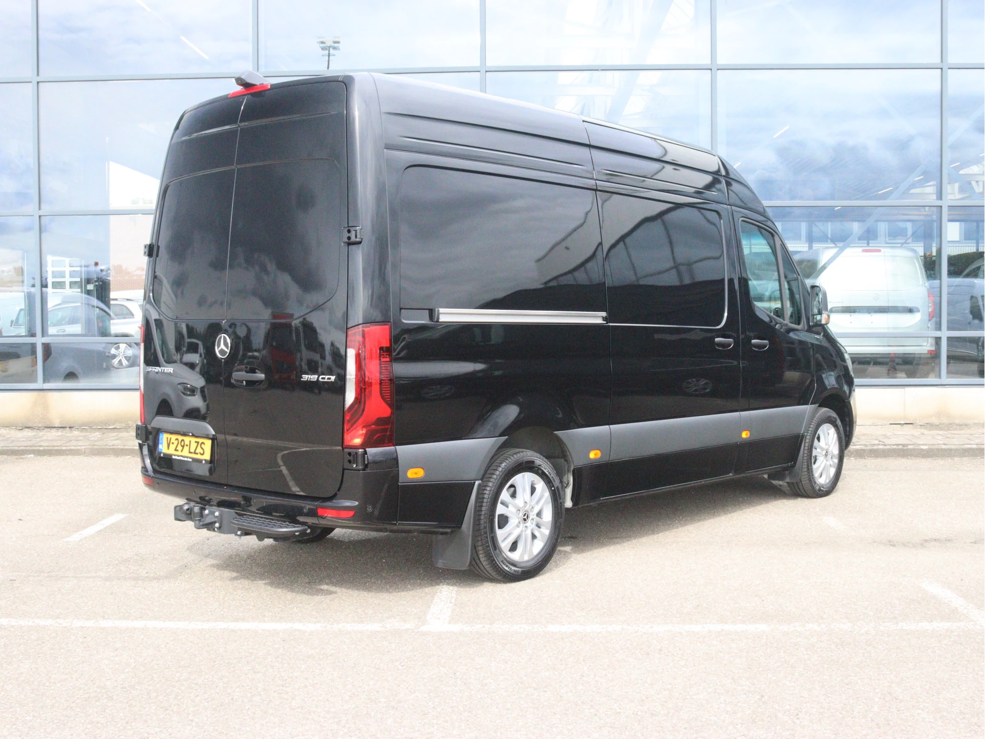 Mercedes-Benz-Sprinter-image-1